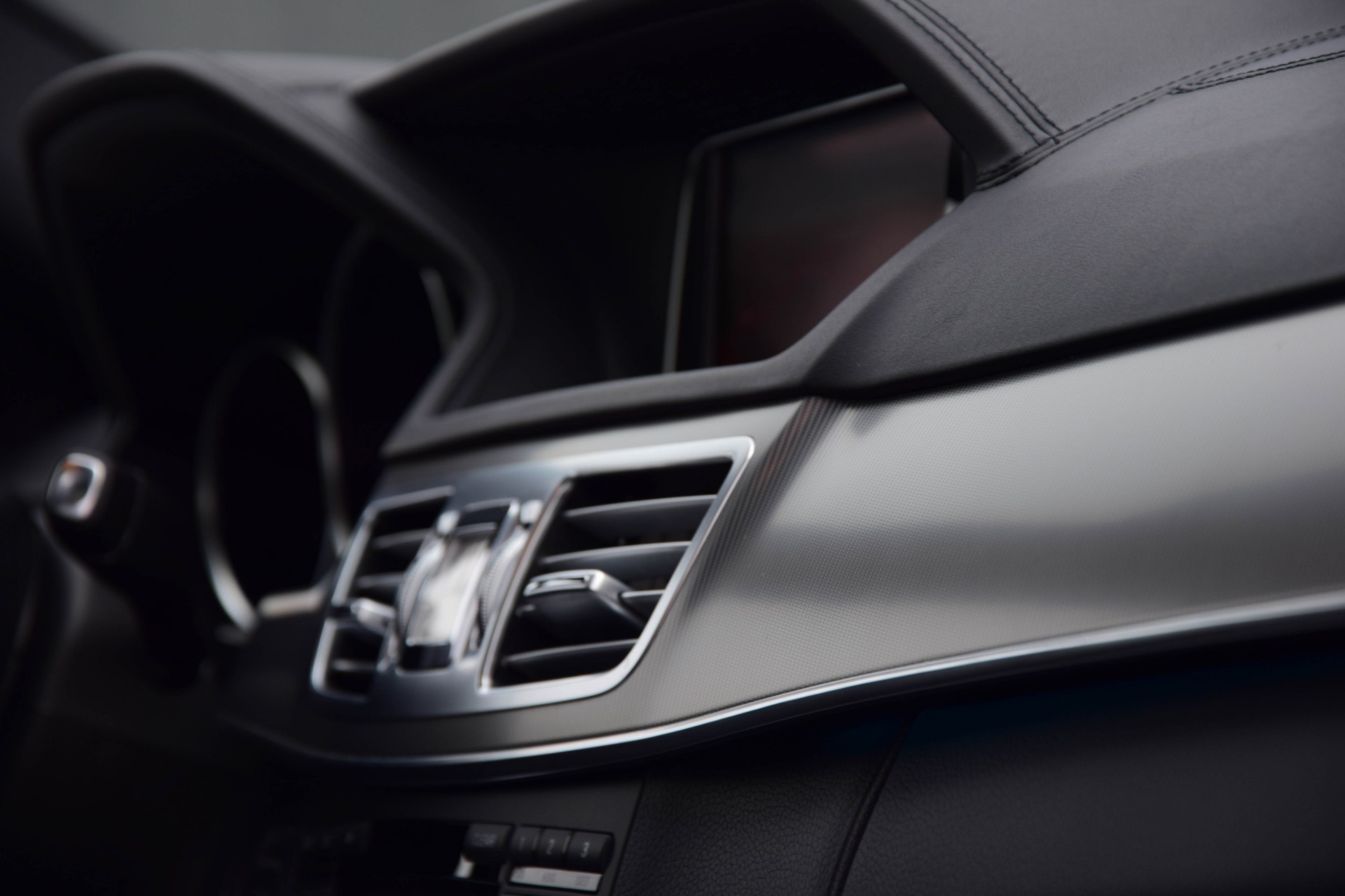 Mercedes-Benz E-Klasse 200 CGI Massage/Keyless/Dak/Com/Camera/ILS/Entertainment Aut7 Foto 8