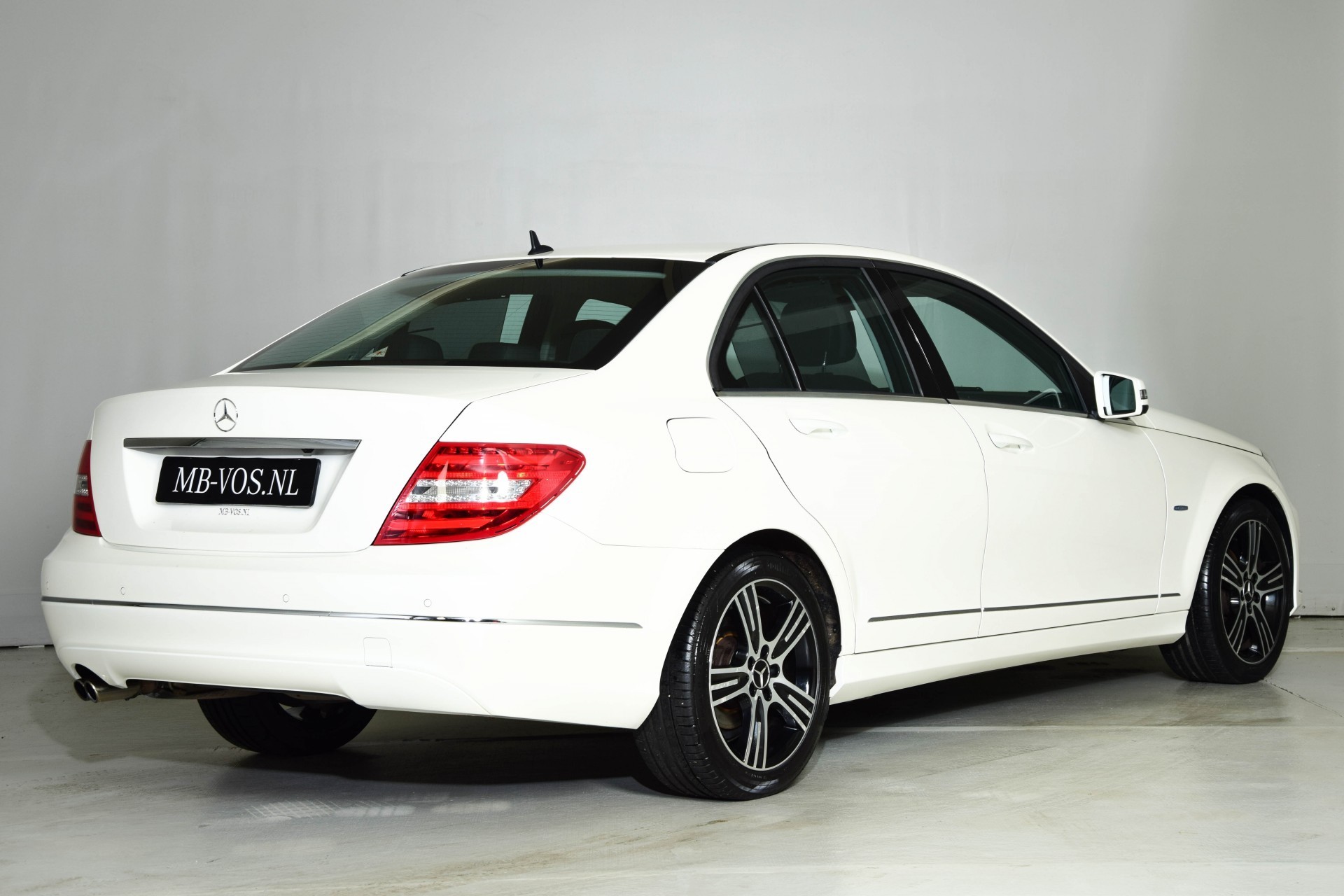 Mercedes-Benz C-Klasse 180 Avantgarde Com/LED/Camera/Spoortpkkt/Verw-stln/18" Aut7 Foto 2