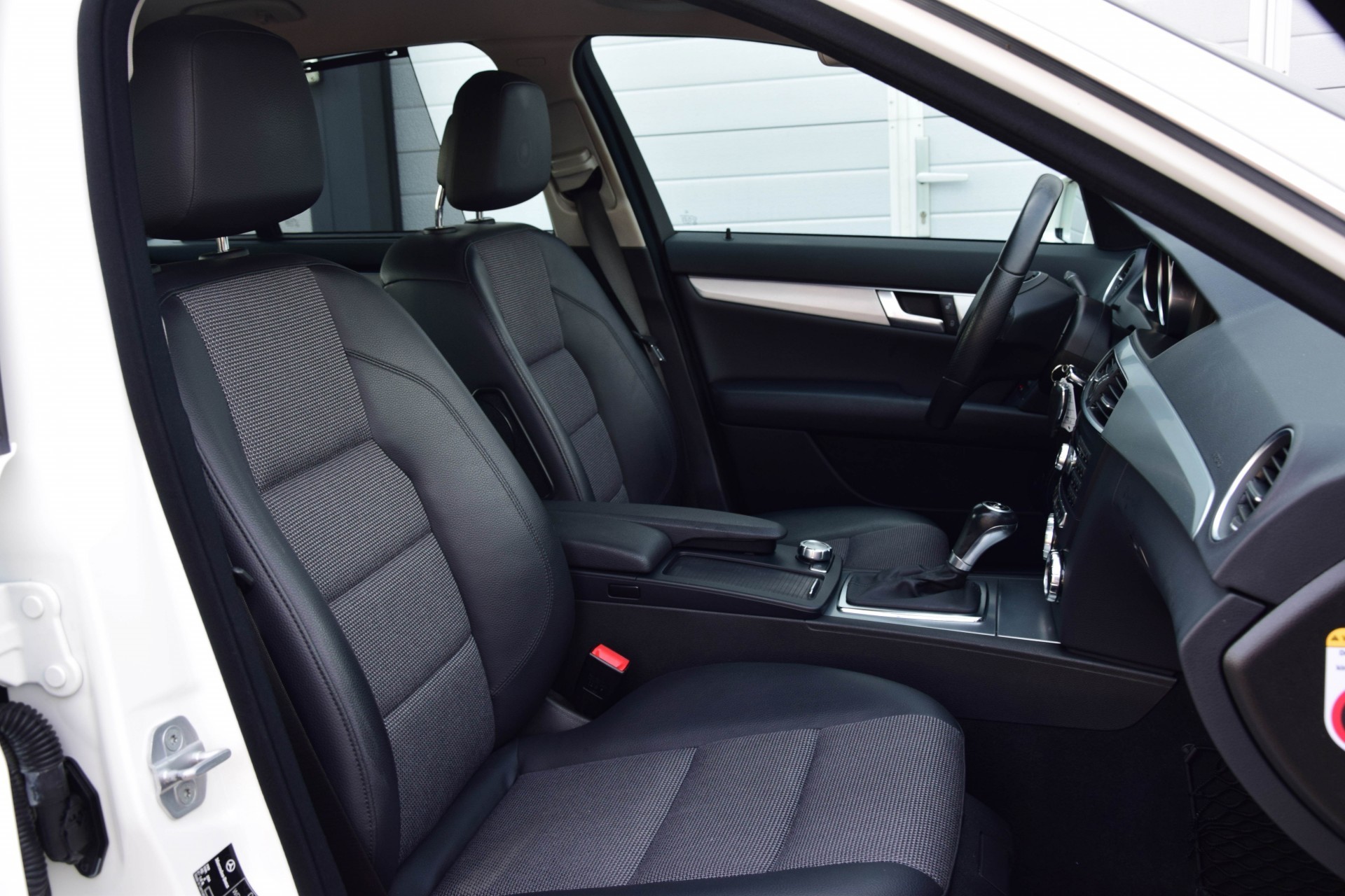 Mercedes-Benz C-Klasse 180 Avantgarde Com/LED/Camera/Spoortpkkt/Verw-stln/18" Aut7 Foto 3