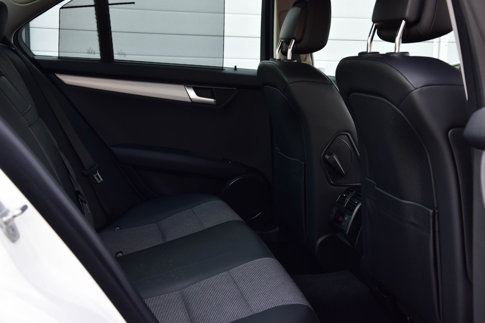 Mercedes-Benz C-Klasse 180 Avantgarde Com/LED/Camera/Spoortpkkt/Verw-stln/18" Aut7 Foto 4