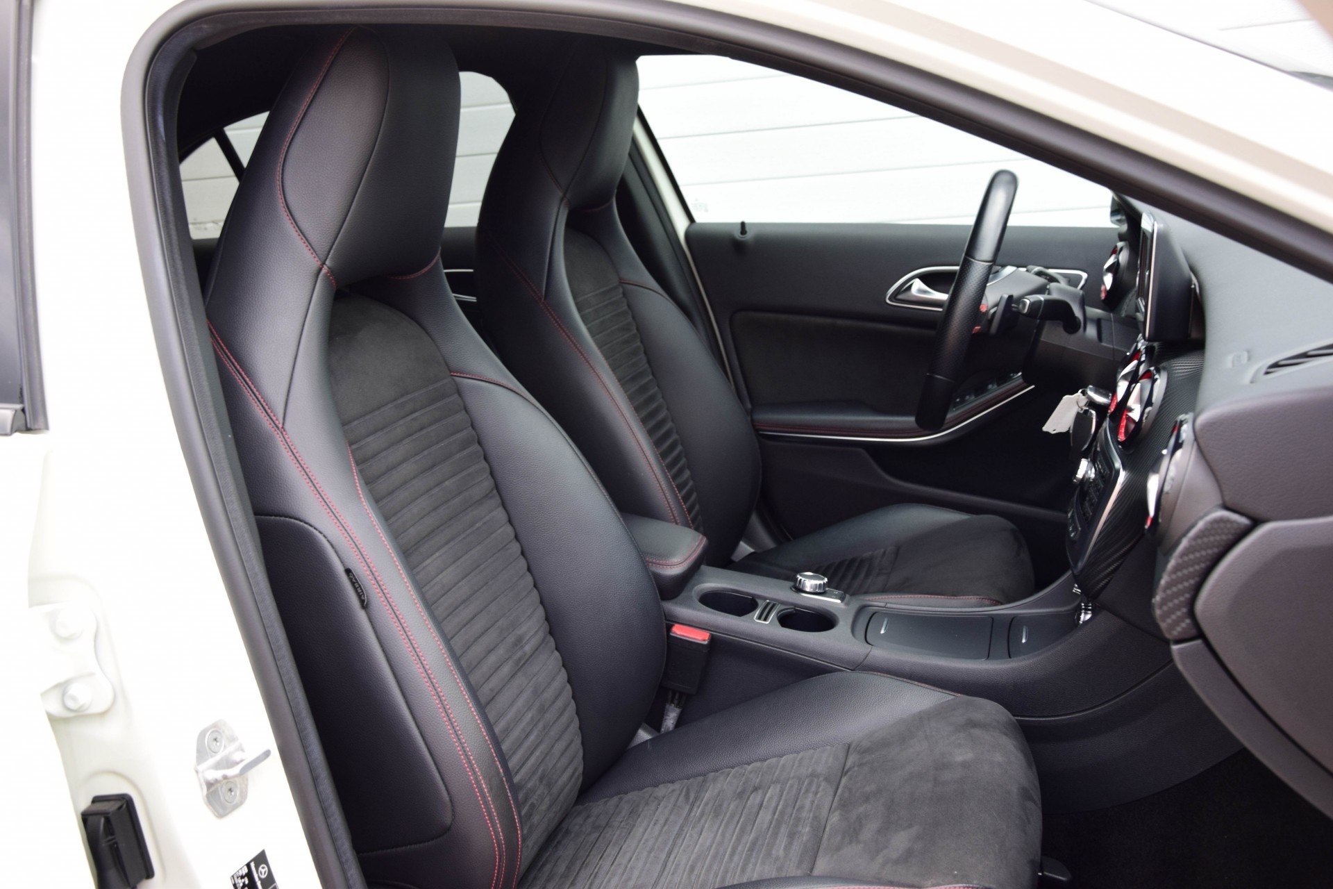 Mercedes-Benz A-Klasse 250 SPORT AMG 1ste eigenaar/Nav/Mem/Xenon/18" Aut7 Foto 3