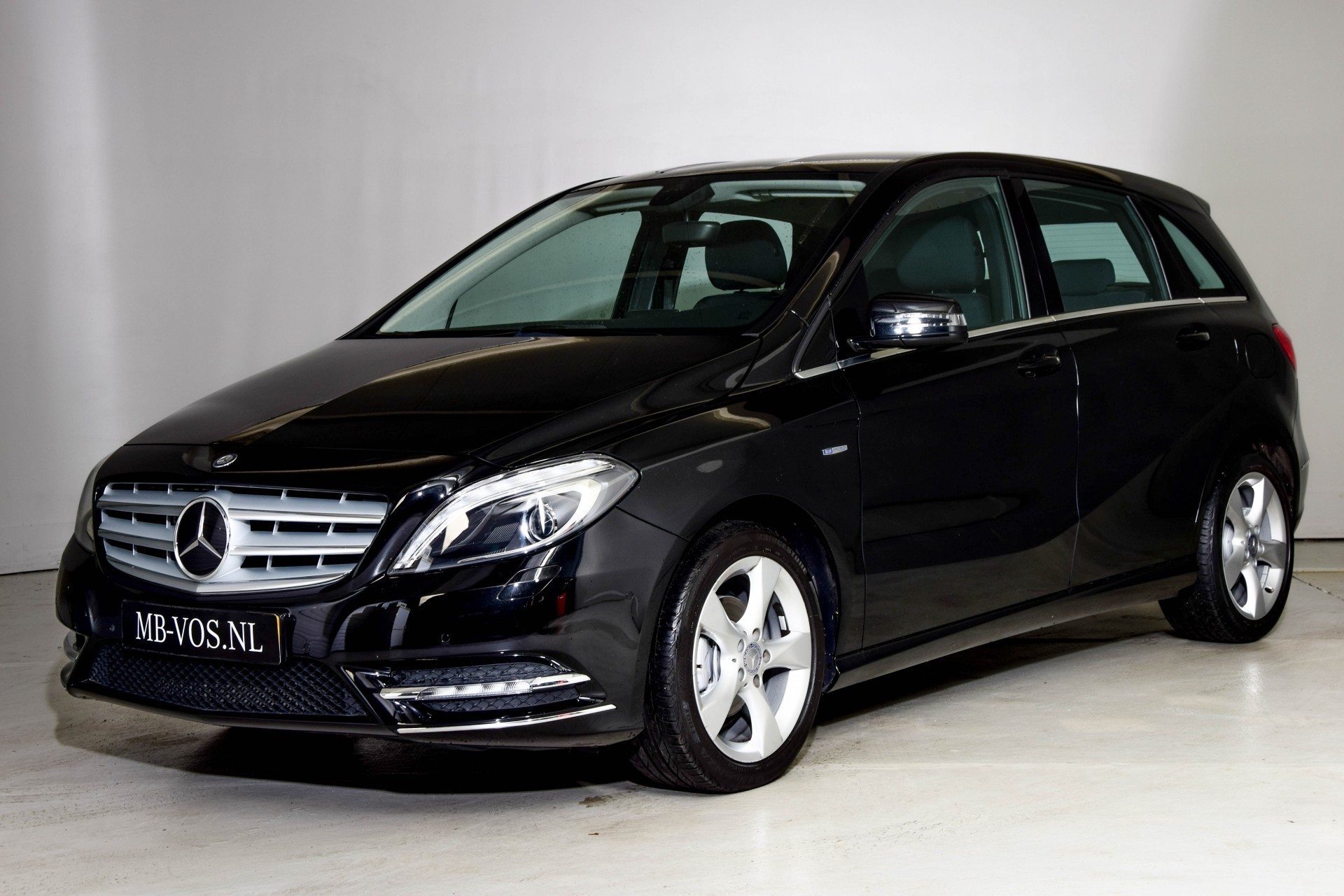 Mercedes-Benz B-Klasse 180 Nav/Bi-Xenon/LED/PTS/CC Foto 1