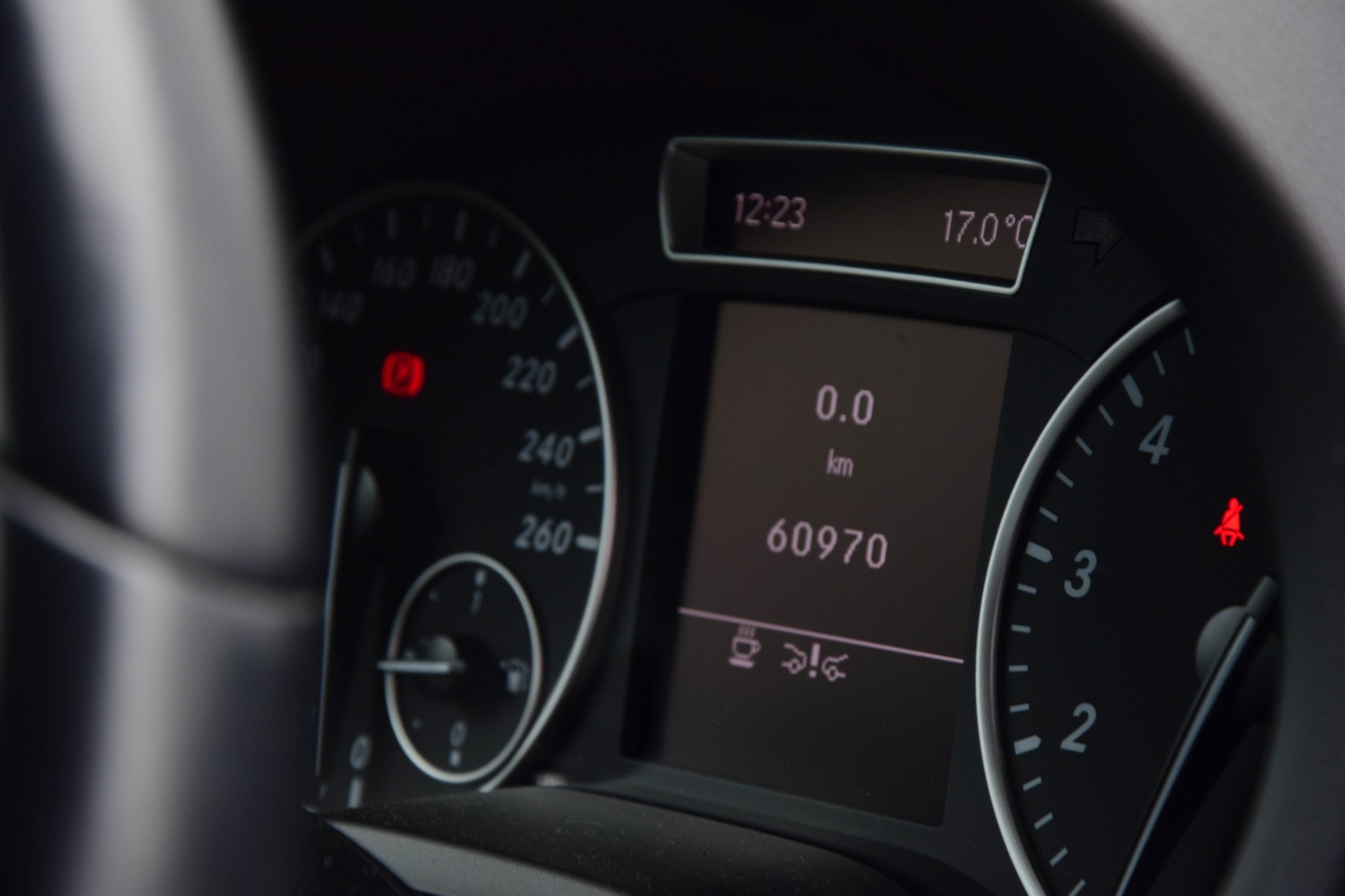 Mercedes-Benz B-Klasse 180 Nav/Bi-Xenon/LED/PTS/CC Foto 6