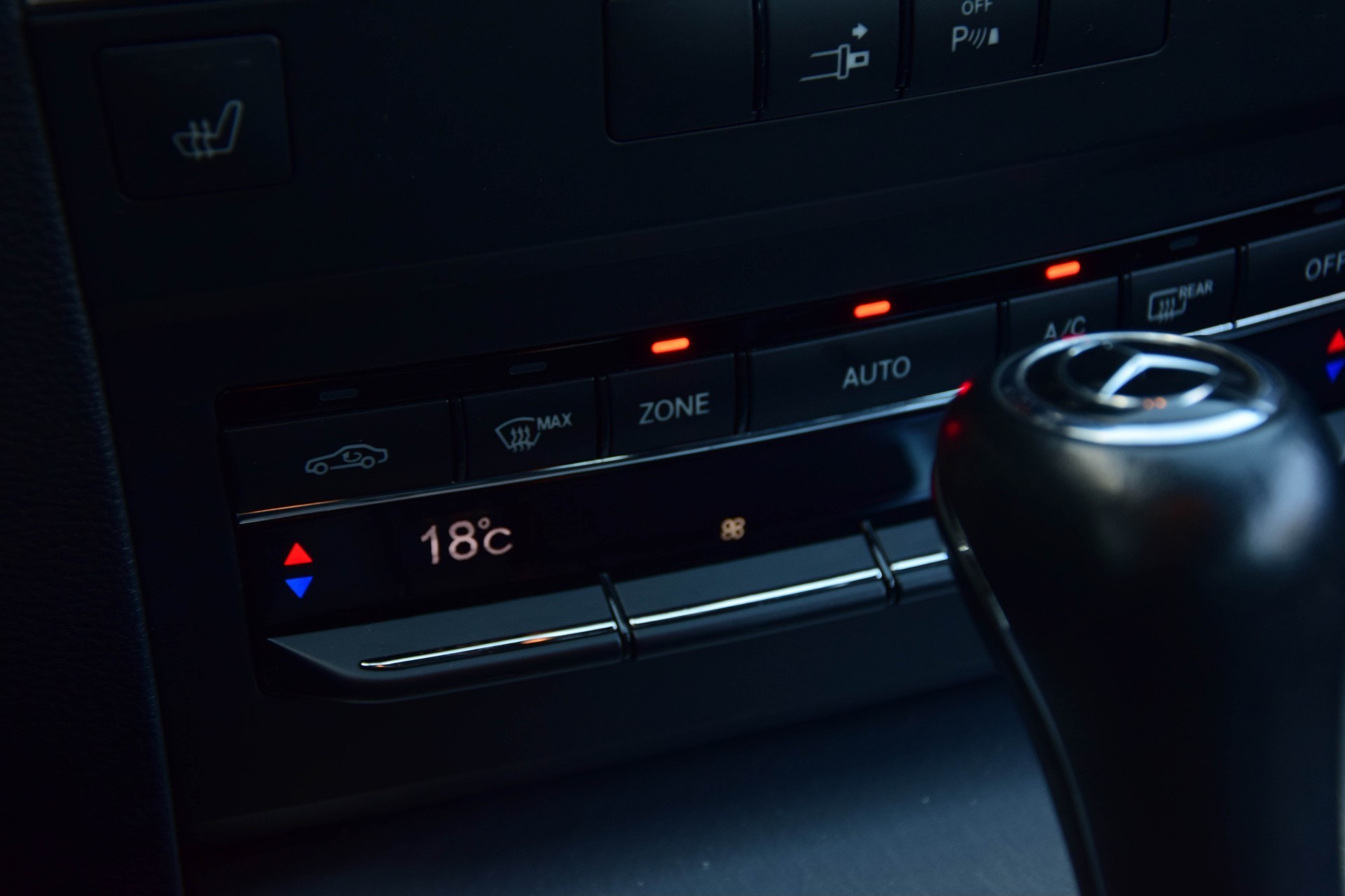 Mercedes-Benz E-Klasse Coupé 350 CGI AMG Com/ILS/Multi/18"/Standkachel Aut7 Foto 12