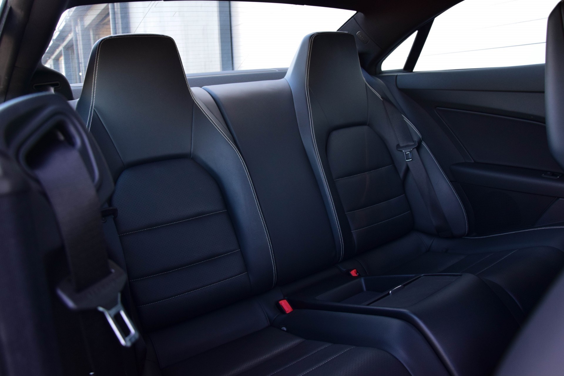 Mercedes-Benz E-Klasse Coupé 350 CGI AMG Com/ILS/Multi/18"/Standkachel Aut7 Foto 4