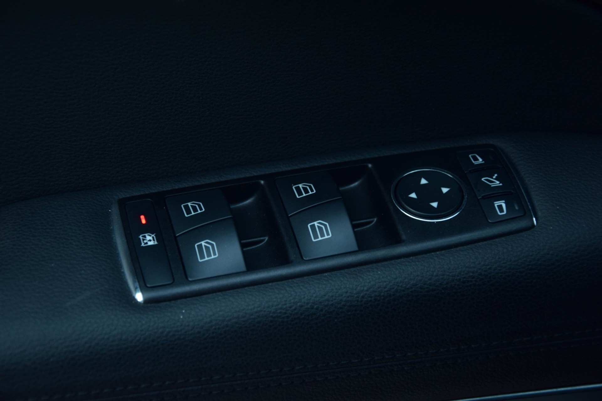 Mercedes-Benz E-Klasse Coupé 350 CGI AMG Com/ILS/Multi/18"/Standkachel Aut7 Foto 7