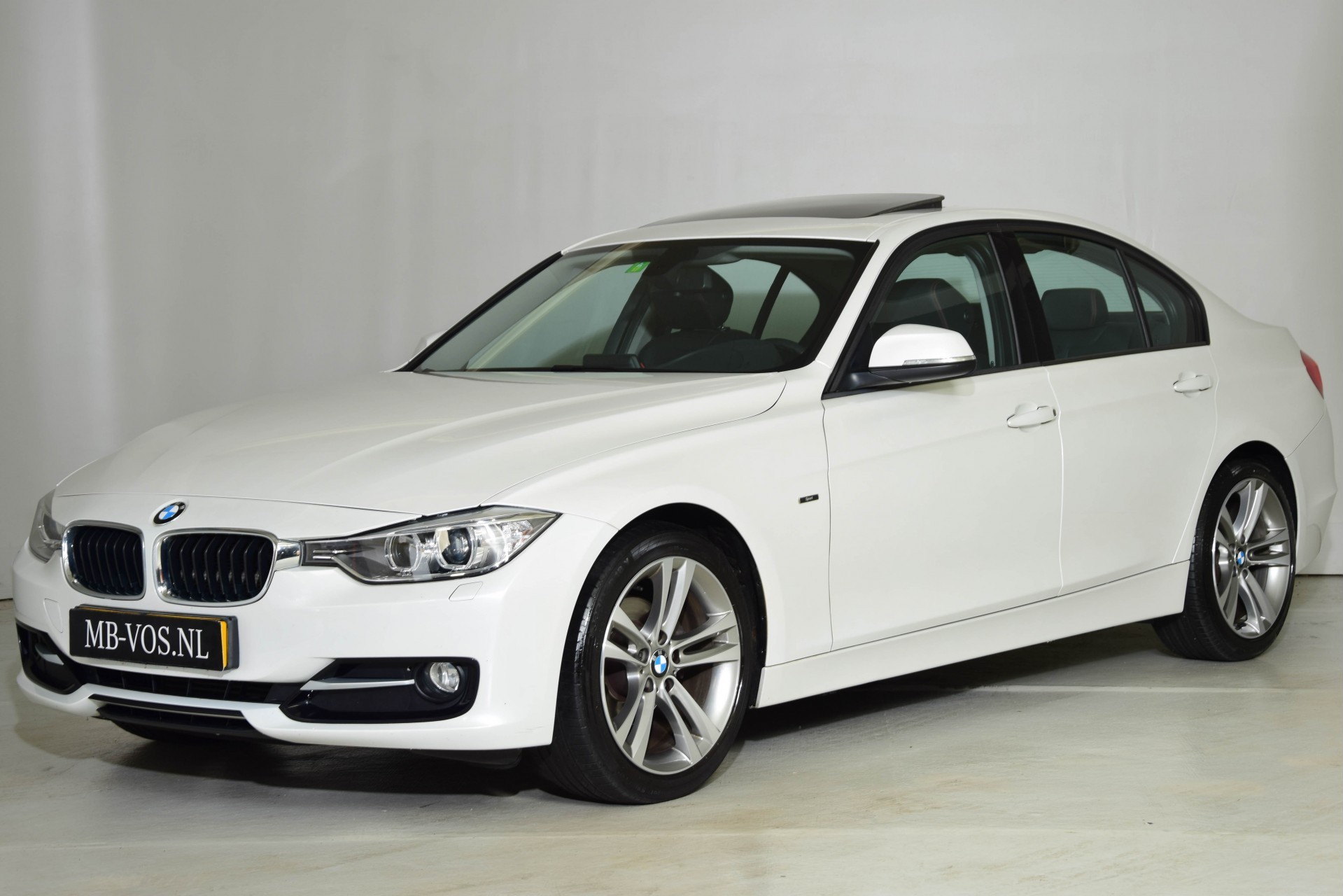 BMW 3 Serie 320D Upgrade Edition Sport Schuifdak/Leer/Xenon Aut8 Foto 1