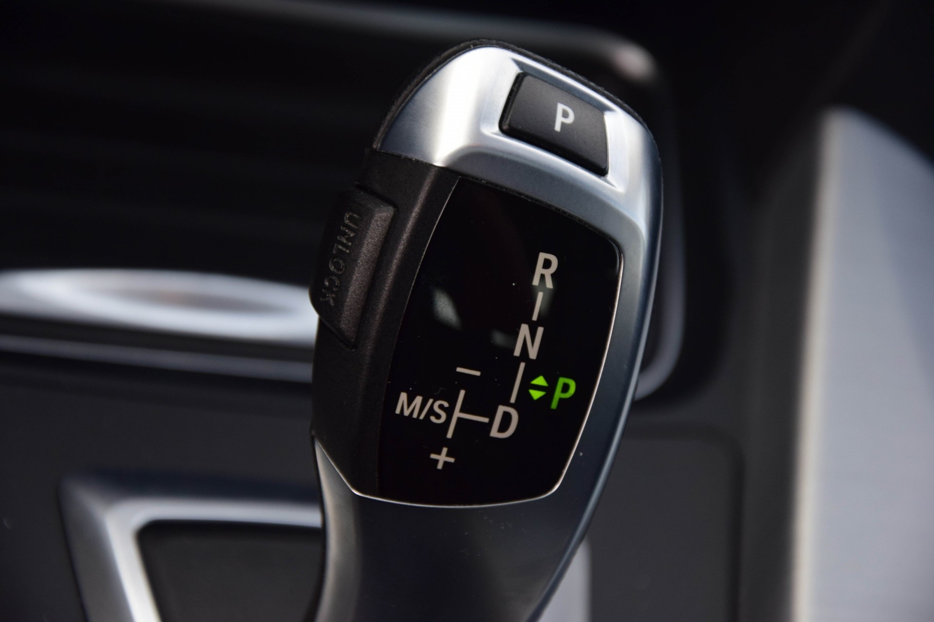 BMW 3 Serie 320D Upgrade Edition Sport Schuifdak/Leer/Xenon Aut8 Foto 13