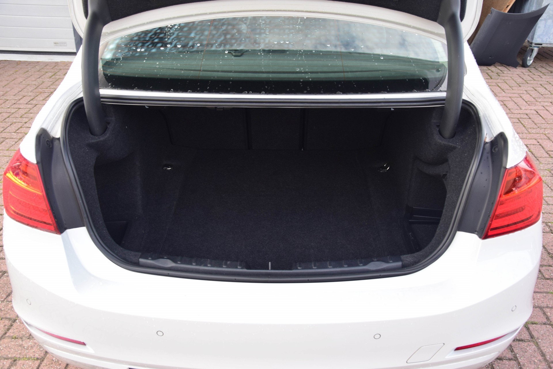 BMW 3 Serie 320D Upgrade Edition Sport Schuifdak/Leer/Xenon Aut8 Foto 15