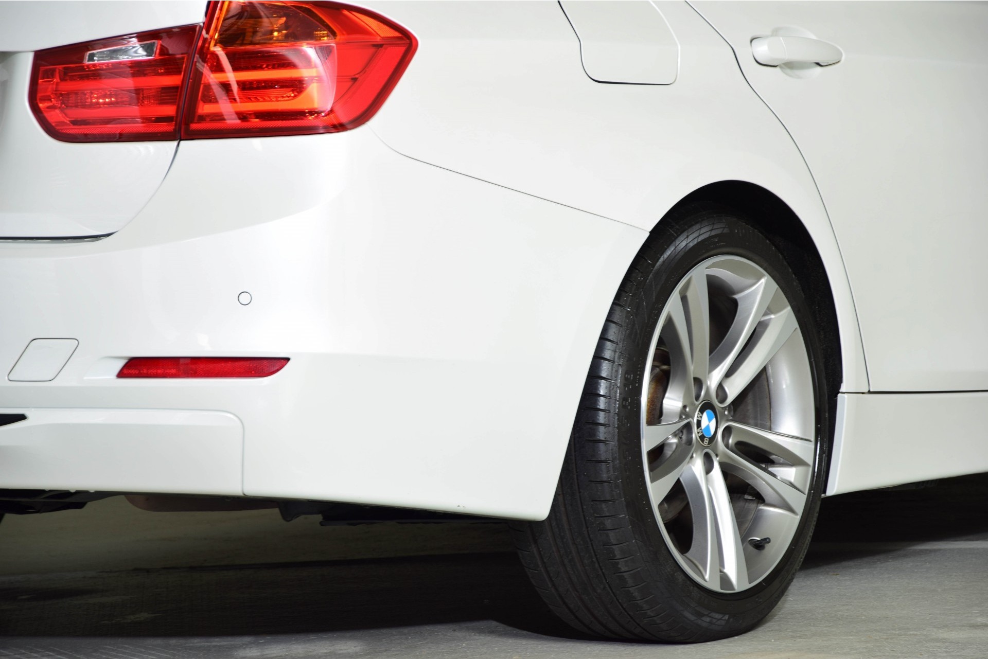 BMW 3 Serie 320D Upgrade Edition Sport Schuifdak/Leer/Xenon Aut8 Foto 19