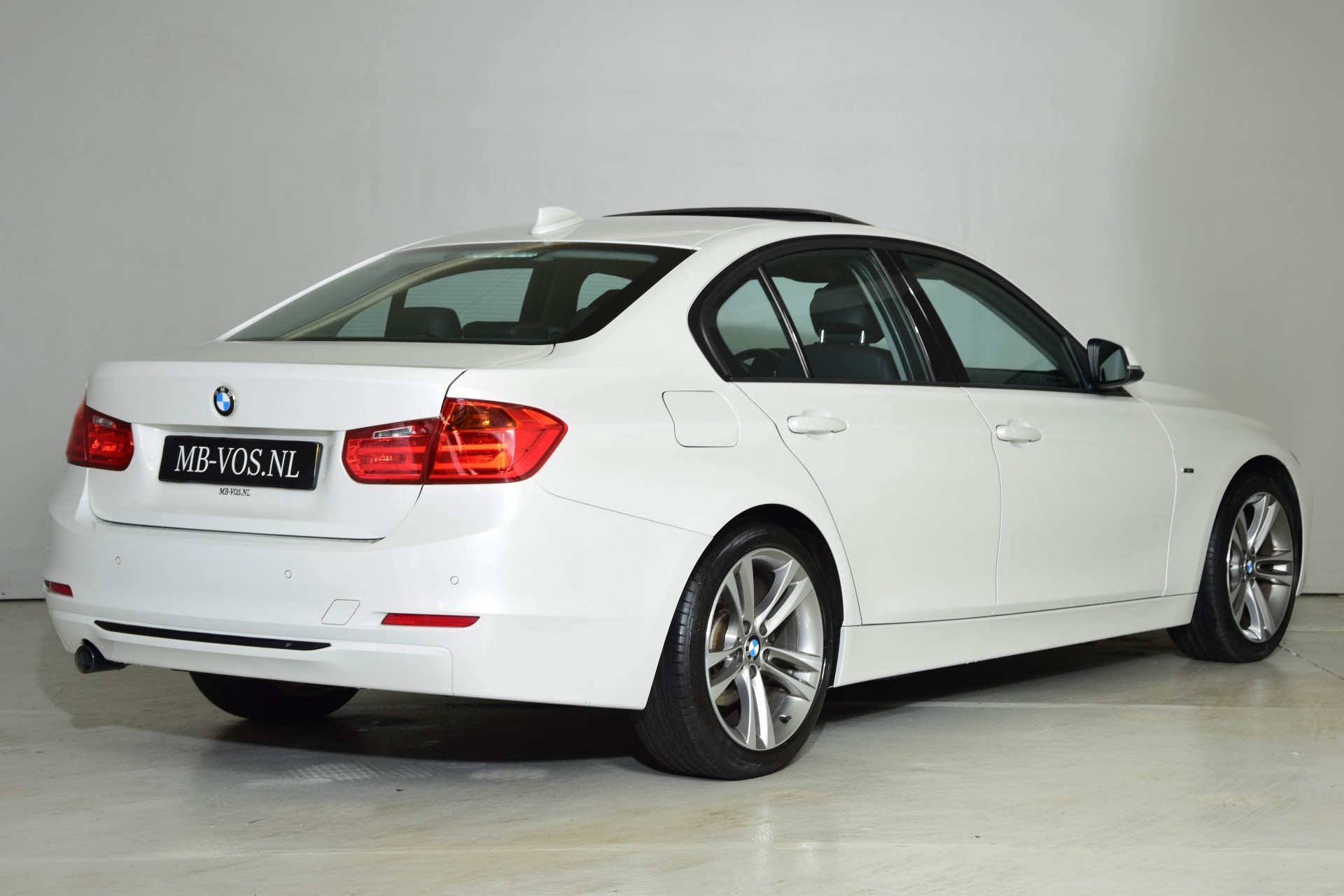 BMW 3 Serie 320D Upgrade Edition Sport Schuifdak/Leer/Xenon Aut8 Foto 2