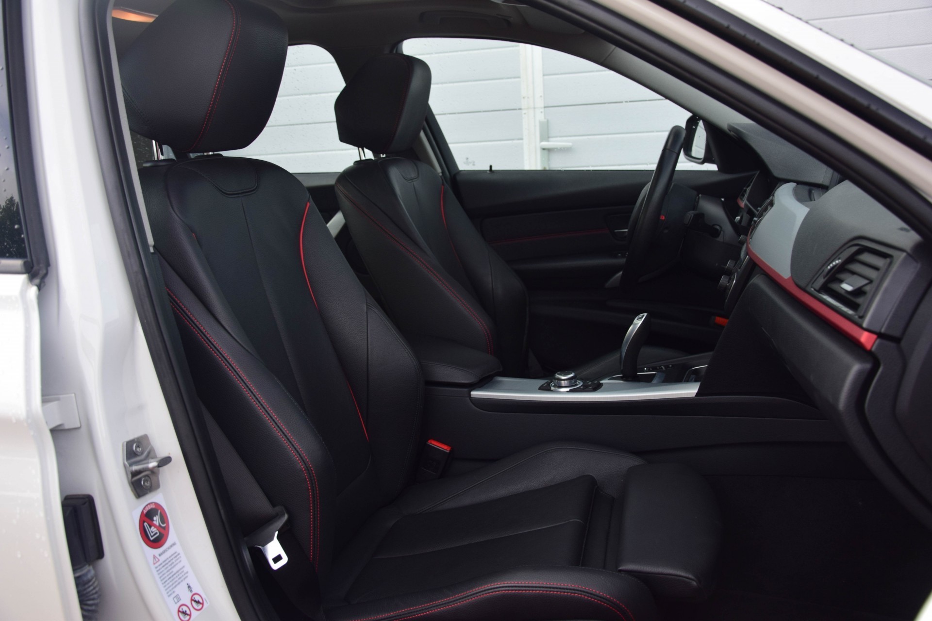 BMW 3 Serie 320D Upgrade Edition Sport Schuifdak/Leer/Xenon Aut8 Foto 3