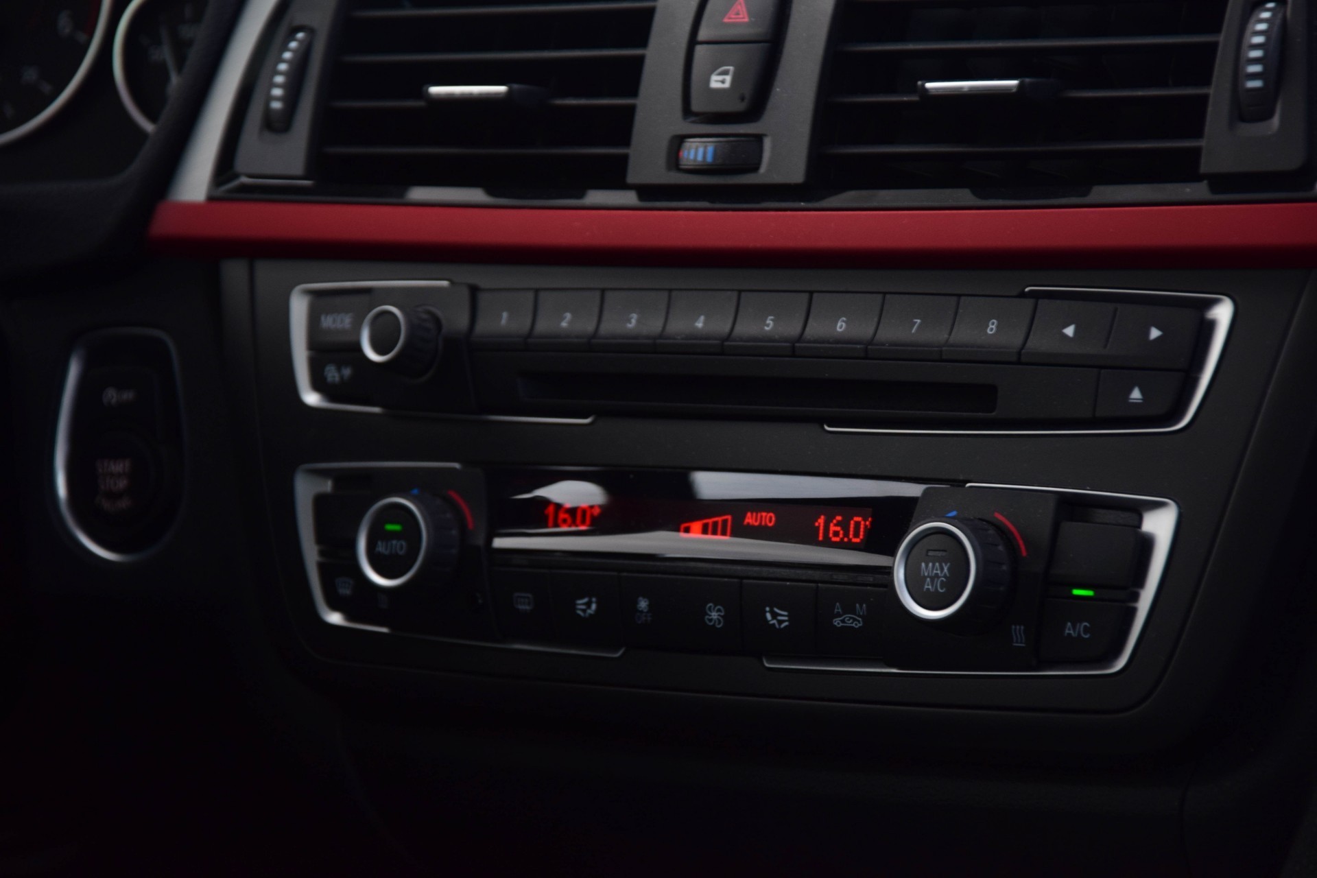 BMW 3 Serie 320D Upgrade Edition Sport Schuifdak/Leer/Xenon Aut8 Foto 9