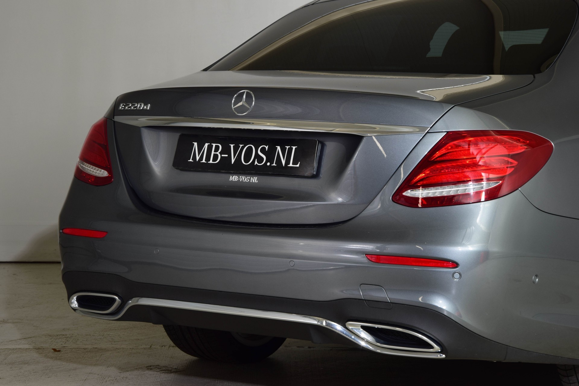 Mercedes-Benz E-Klasse 220 d AMG Burmester/Dak/Com/Multibeam Aut9 Foto 18