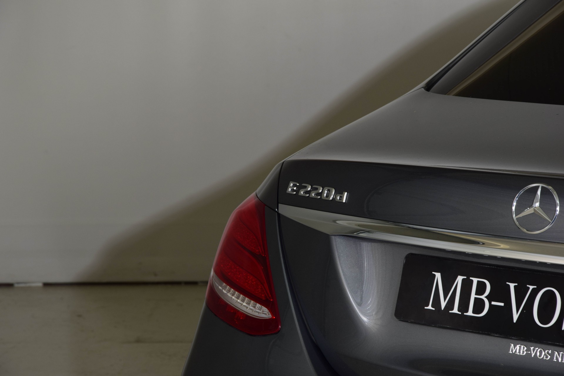 Mercedes-Benz E-Klasse 220 d AMG Burmester/Dak/Com/Multibeam Aut9 Foto 19