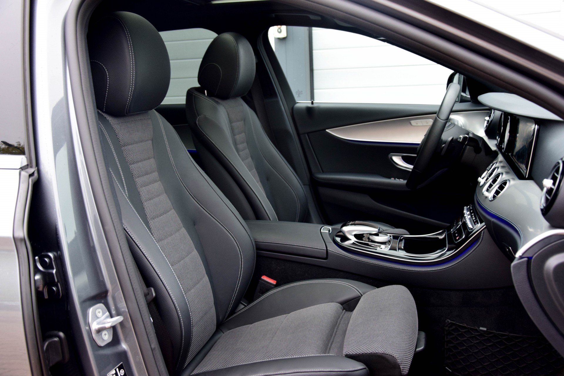 Mercedes-Benz E-Klasse 220 d AMG Burmester/Dak/Com/Multibeam Aut9 Foto 3