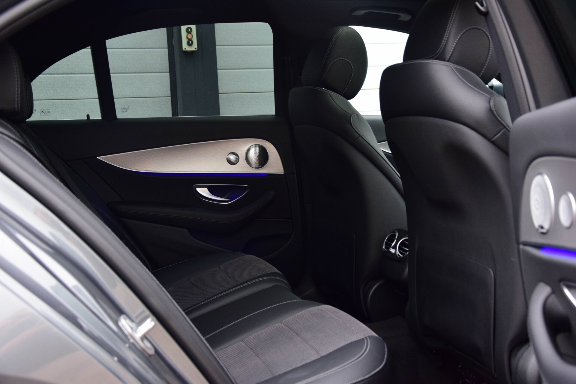 Mercedes-Benz E-Klasse 220 d AMG Burmester/Dak/Com/Multibeam Aut9 Foto 4