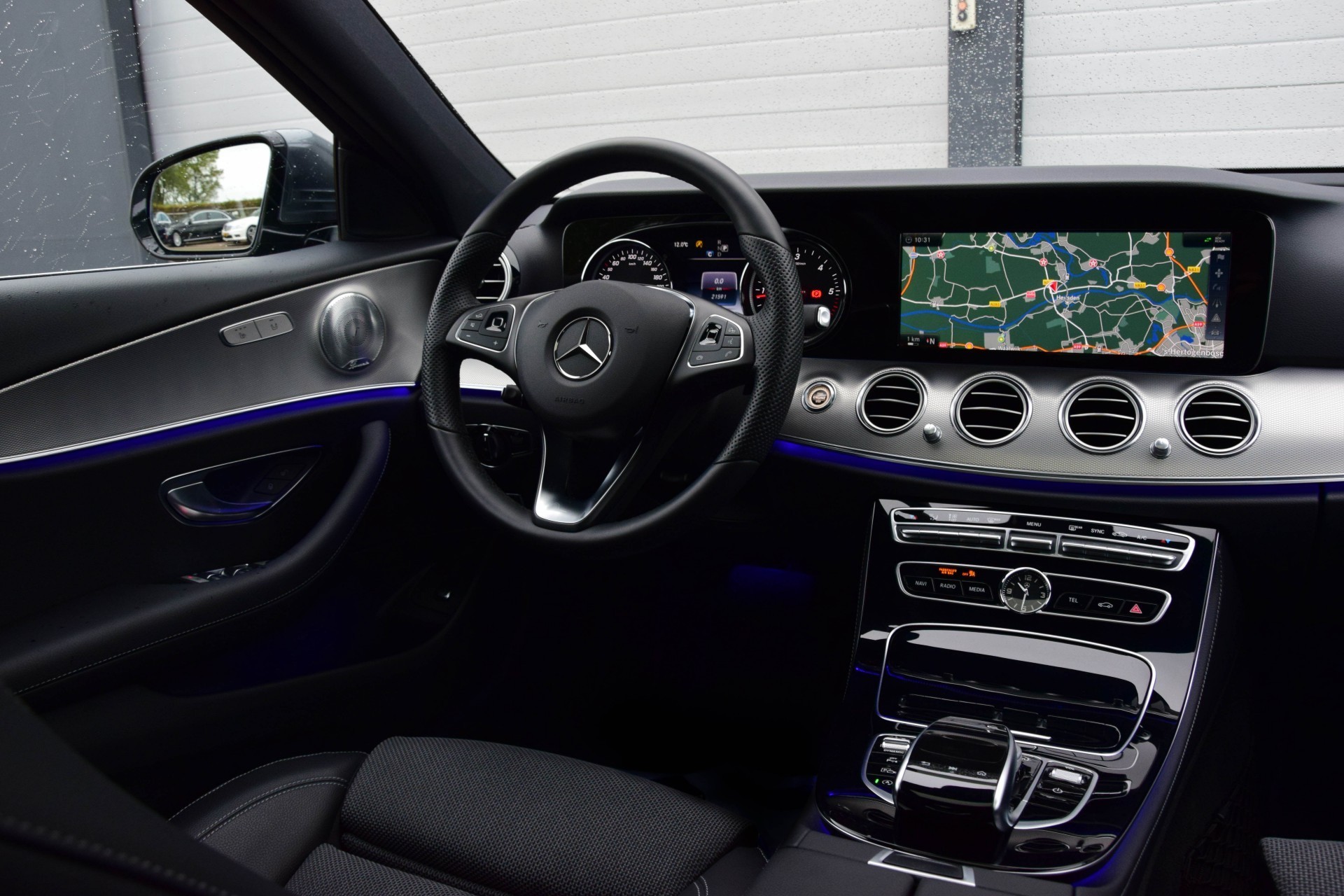 Mercedes-Benz E-Klasse 220 d AMG Burmester/Dak/Com/Multibeam Aut9 Foto 6