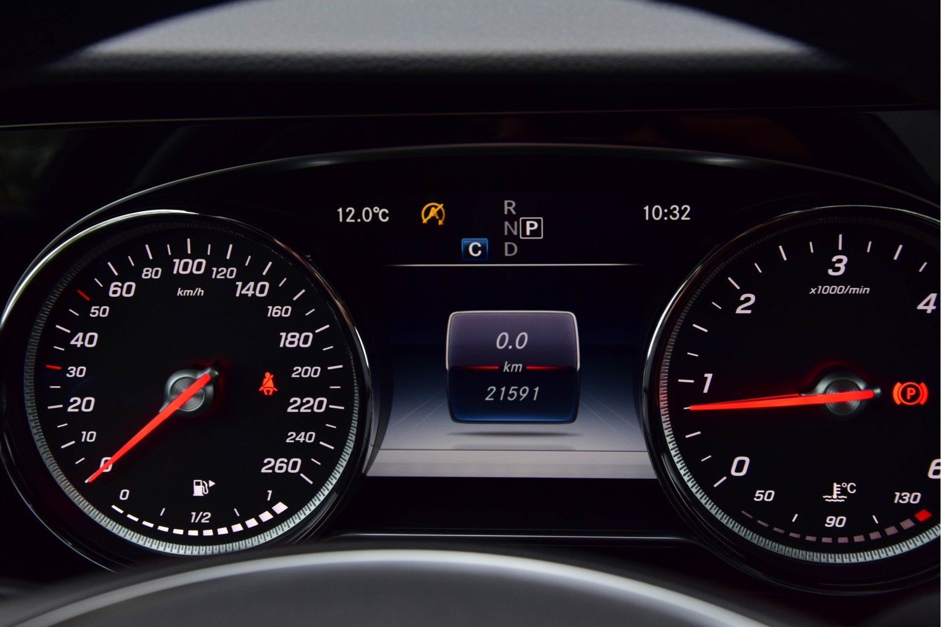 Mercedes-Benz E-Klasse 220 d AMG Burmester/Dak/Com/Multibeam Aut9 Foto 7