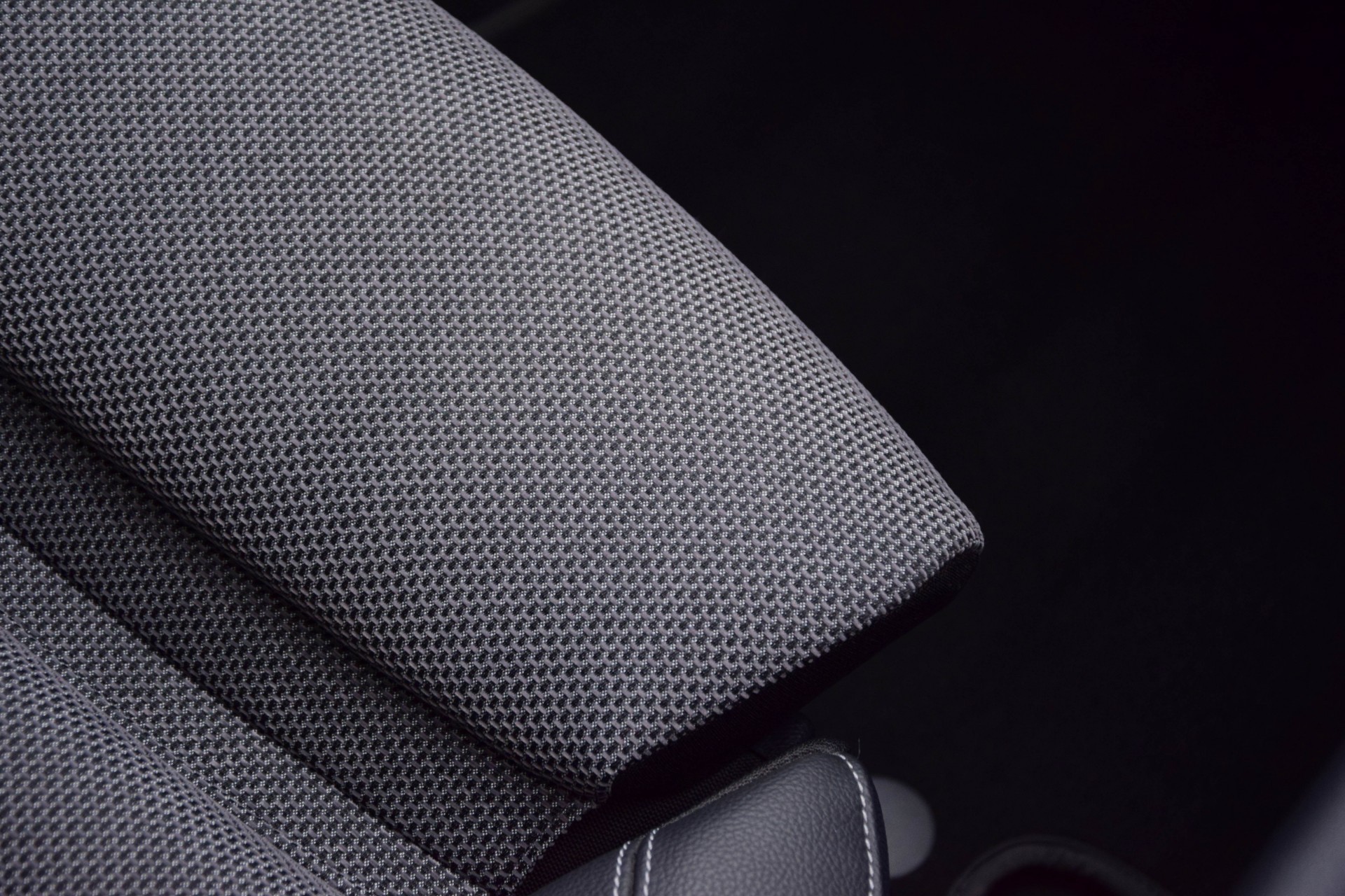 Mercedes-Benz E-Klasse 220 d AMG Burmester/Dak/Com/Multibeam Aut9 Foto 8