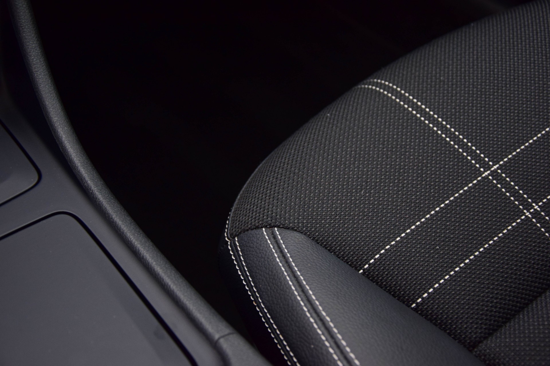 Mercedes-Benz A-Klasse 180 Urban Navi/Pts/st-verw Aut7 Foto 12