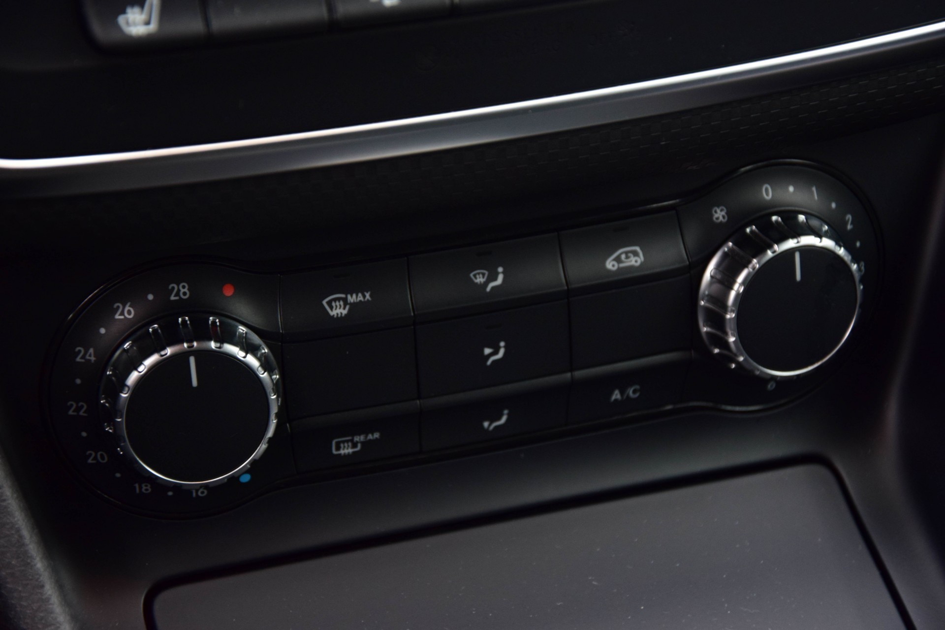 Mercedes-Benz A-Klasse 180 Urban Navi/Pts/st-verw Aut7 Foto 13