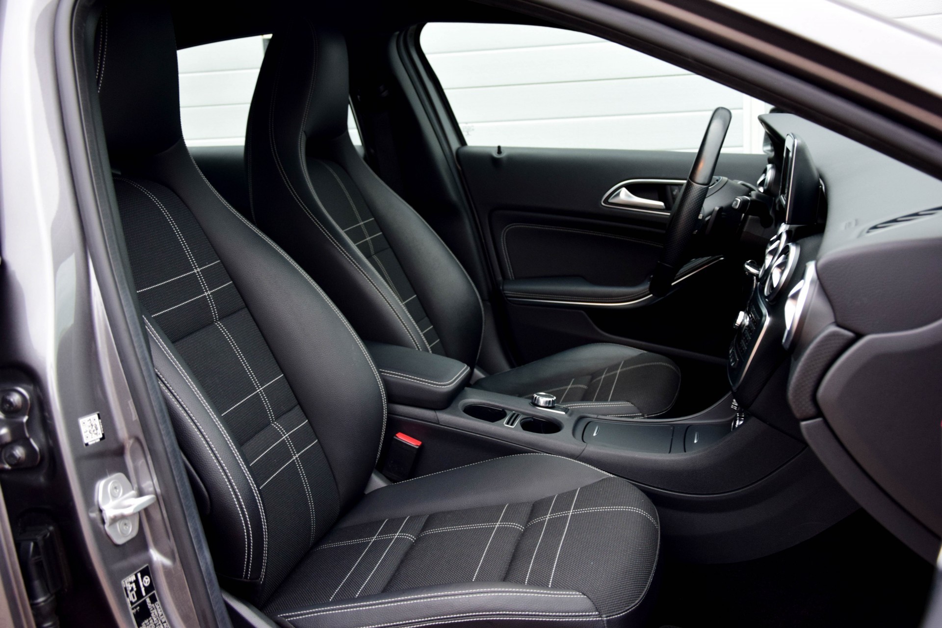 Mercedes-Benz A-Klasse 180 Urban Navi/Pts/st-verw Aut7 Foto 3