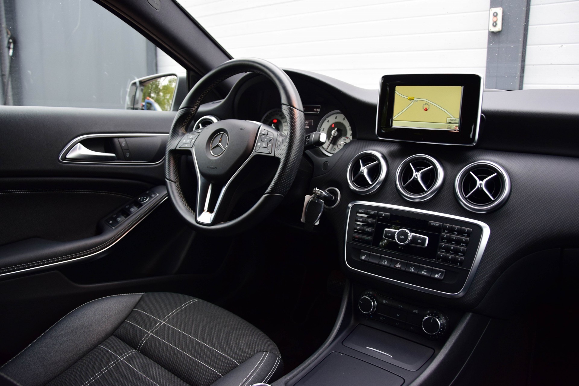 Mercedes-Benz A-Klasse 180 Urban Navi/Pts/st-verw Aut7 Foto 6