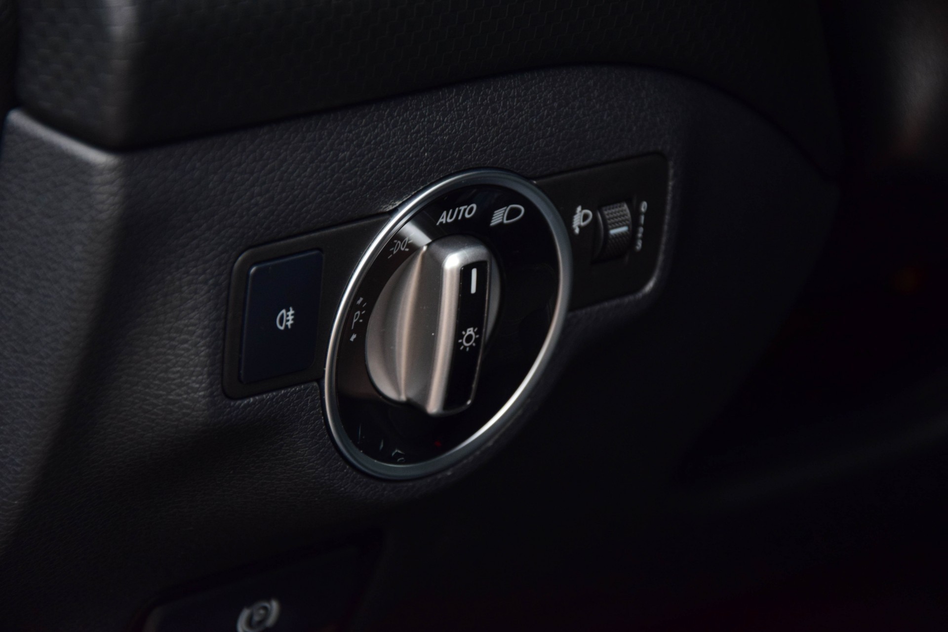 Mercedes-Benz A-Klasse 180 Urban Navi/Pts/st-verw Aut7 Foto 8