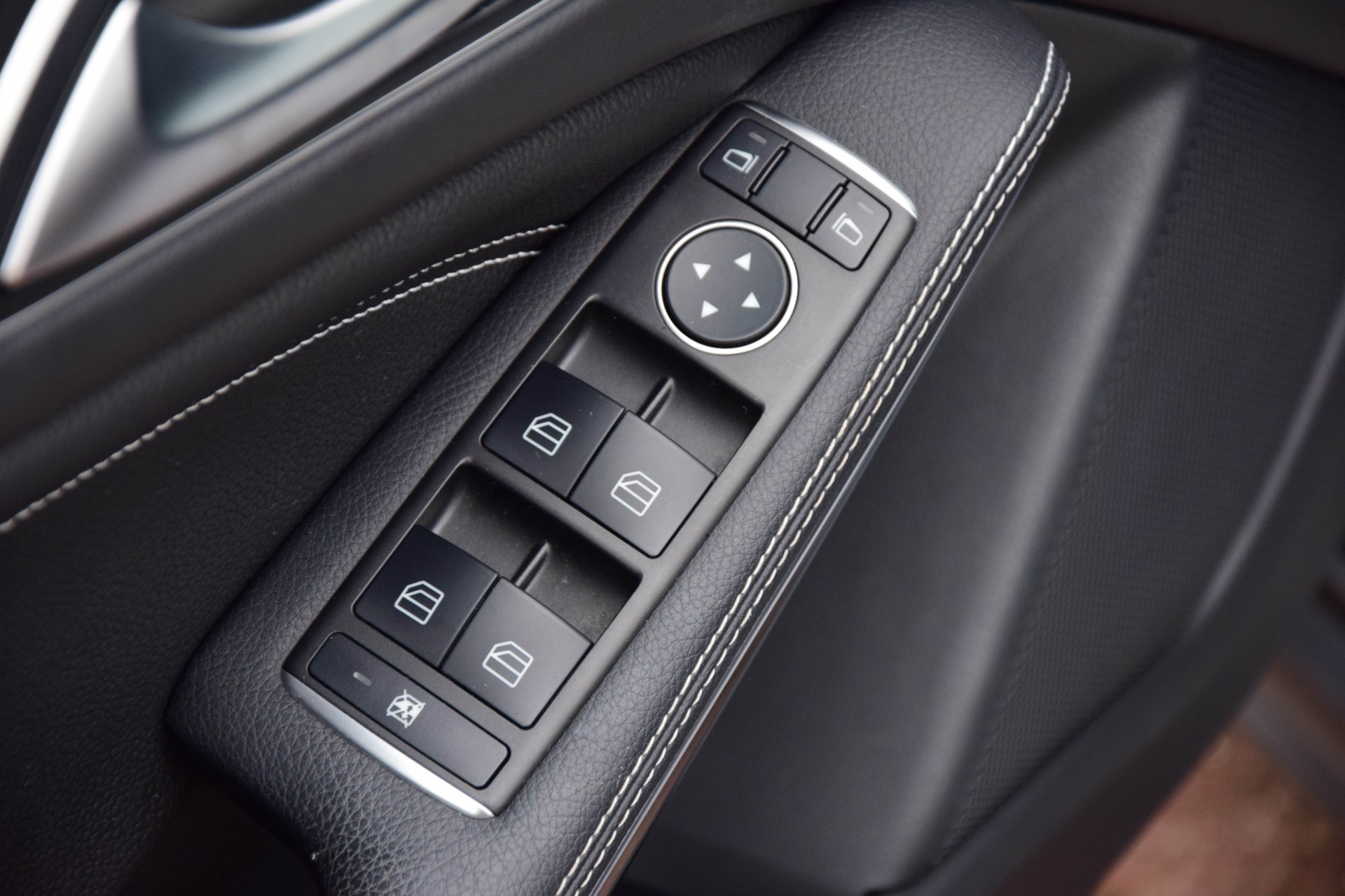 Mercedes-Benz A-Klasse 180 Urban Navi/Pts/st-verw Aut7 Foto 9