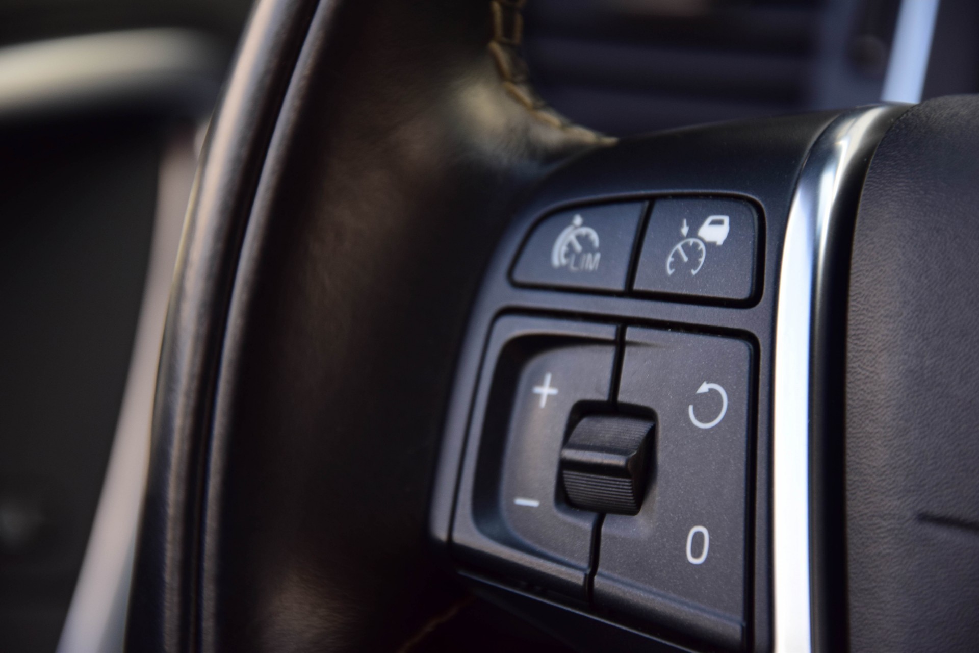 Volvo V60 2.4 D6 AWD PLUG-IN HYBRID SUMMUM 0% bijtelling Aut6 Foto 16