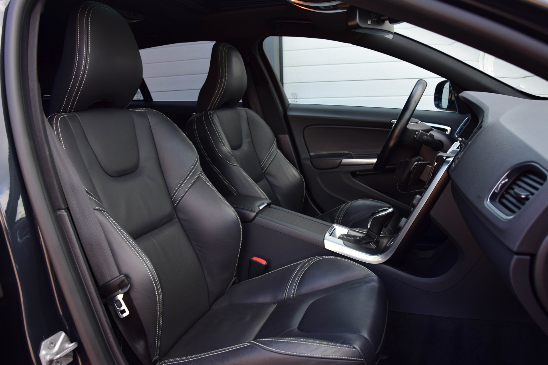 Volvo V60 2.4 D6 AWD PLUG-IN HYBRID SUMMUM 0% bijtelling Aut6 Foto 3