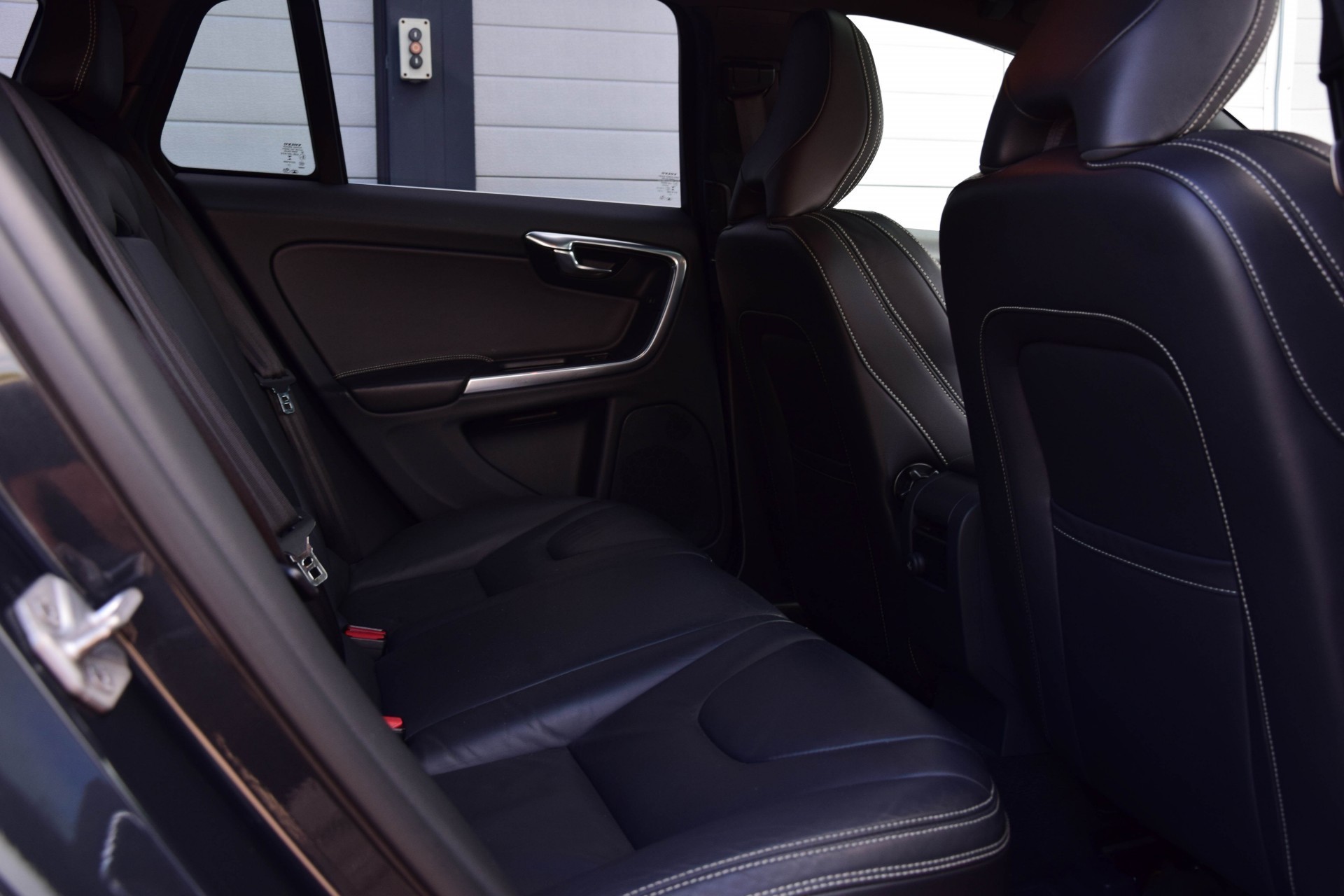 Volvo V60 2.4 D6 AWD PLUG-IN HYBRID SUMMUM 0% bijtelling Aut6 Foto 4