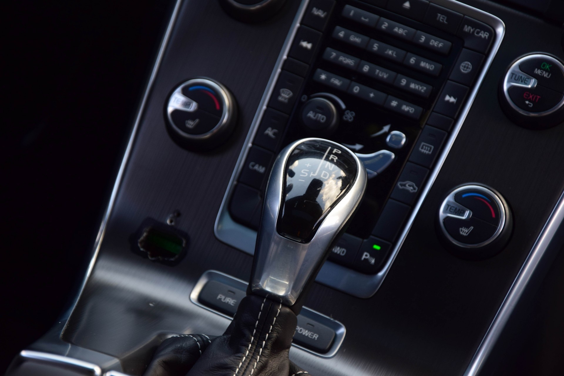 Volvo V60 2.4 D6 AWD PLUG-IN HYBRID SUMMUM 0% bijtelling Aut6 Foto 9