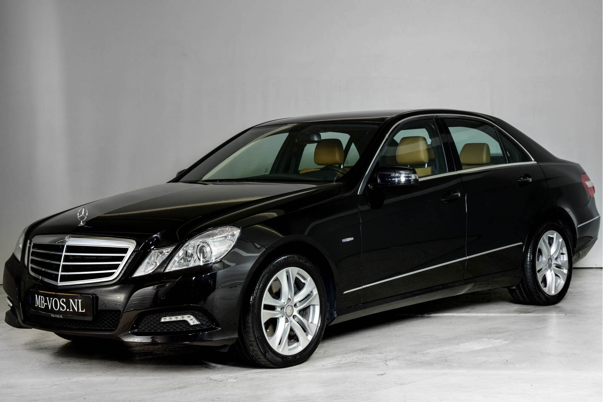 Mercedes-Benz E-Klasse 350 CGI Avantgarde Luchtvering/Multicontour/Stoelkoeling/Com/ILS Aut7 Foto 1
