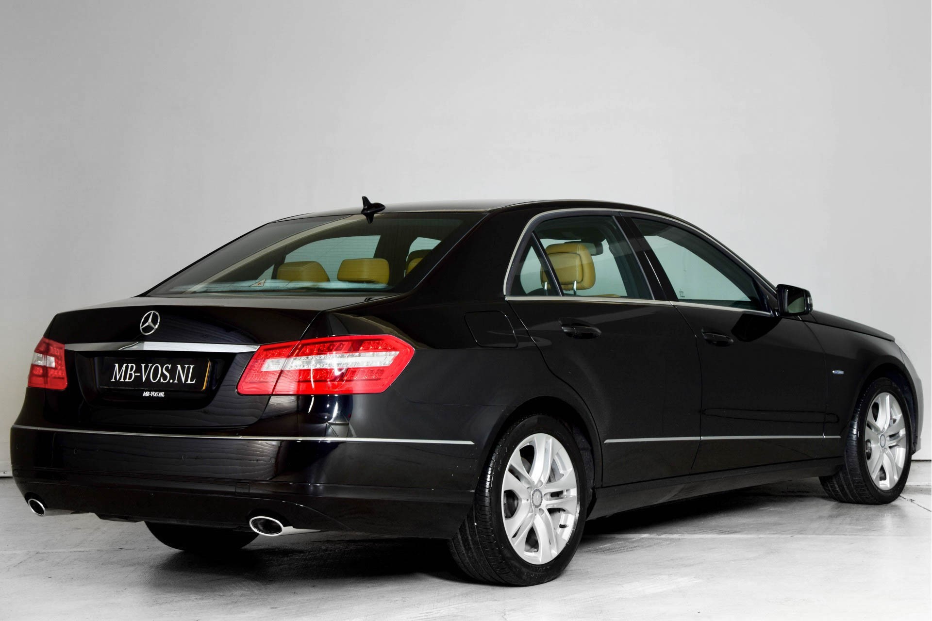 Mercedes-Benz E-Klasse 350 CGI Avantgarde Luchtvering/Multicontour/Stoelkoeling/Com/ILS Aut7 Foto 2