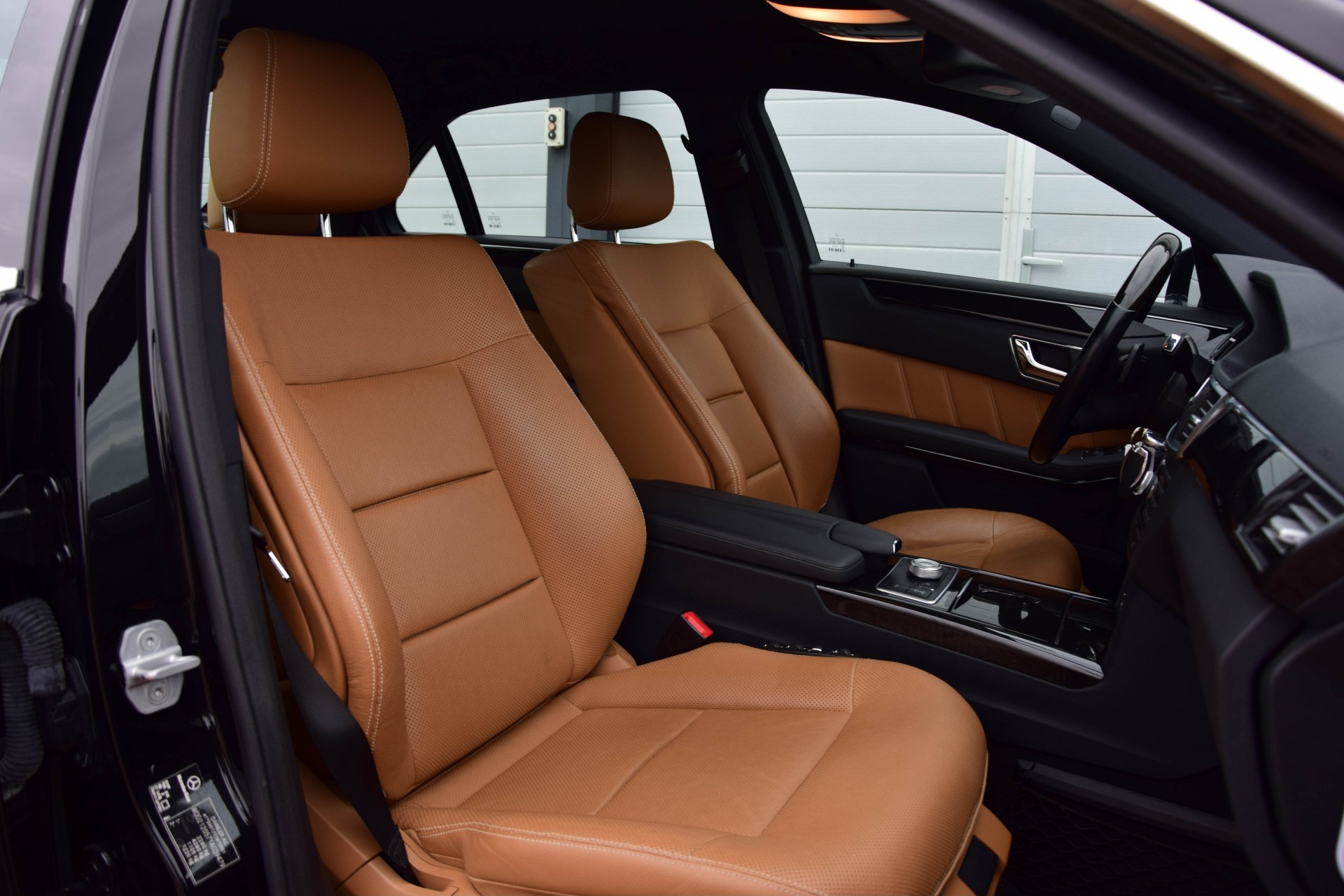 Mercedes-Benz E-Klasse 350 CGI Avantgarde Luchtvering/Multicontour/Stoelkoeling/Com/ILS Aut7 Foto 3