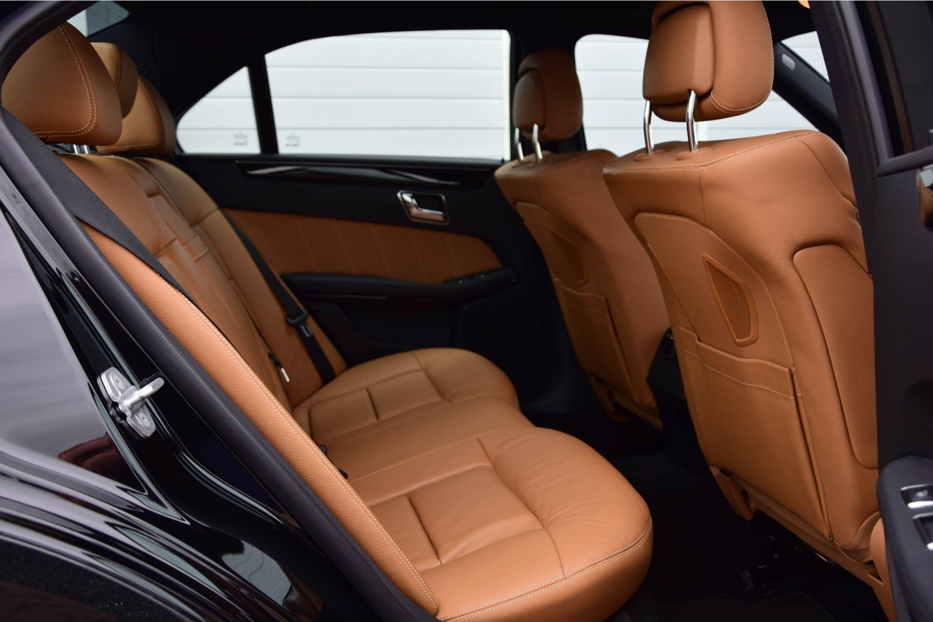 Mercedes-Benz E-Klasse 350 CGI Avantgarde Luchtvering/Multicontour/Stoelkoeling/Com/ILS Aut7 Foto 4