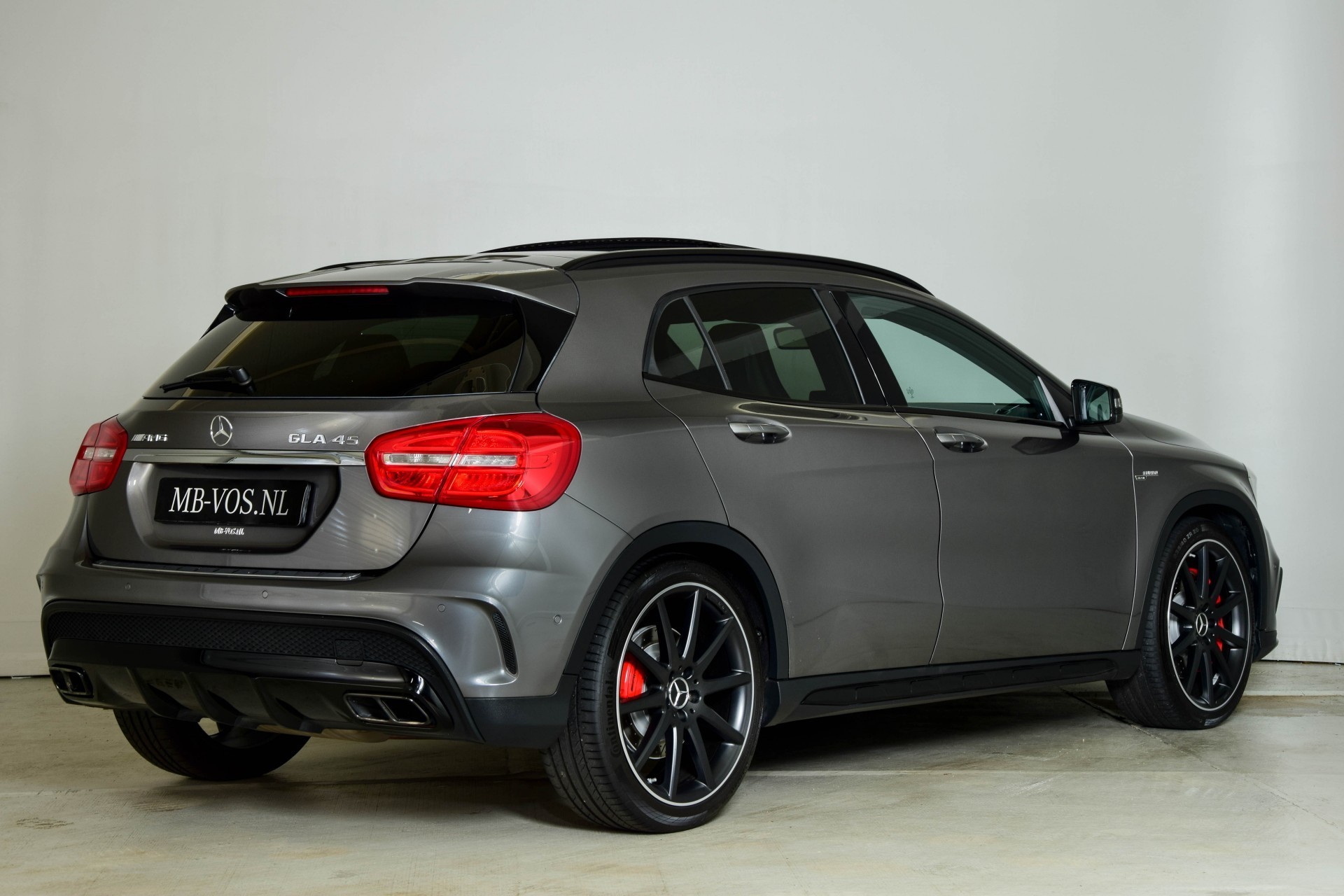 Mercedes-Benz GLA-Klasse 45 AMG 4-Matic Performance Aut7 Nieuwprijs: €96590 Foto 2