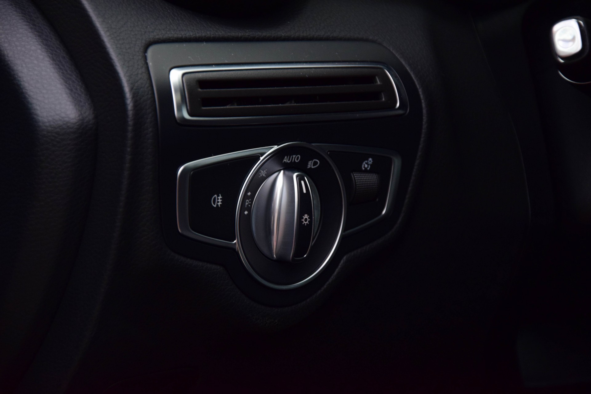 Mercedes-Benz C-Klasse 220 d Avantgarde Schuifdak/LED Aut9 Foto 8