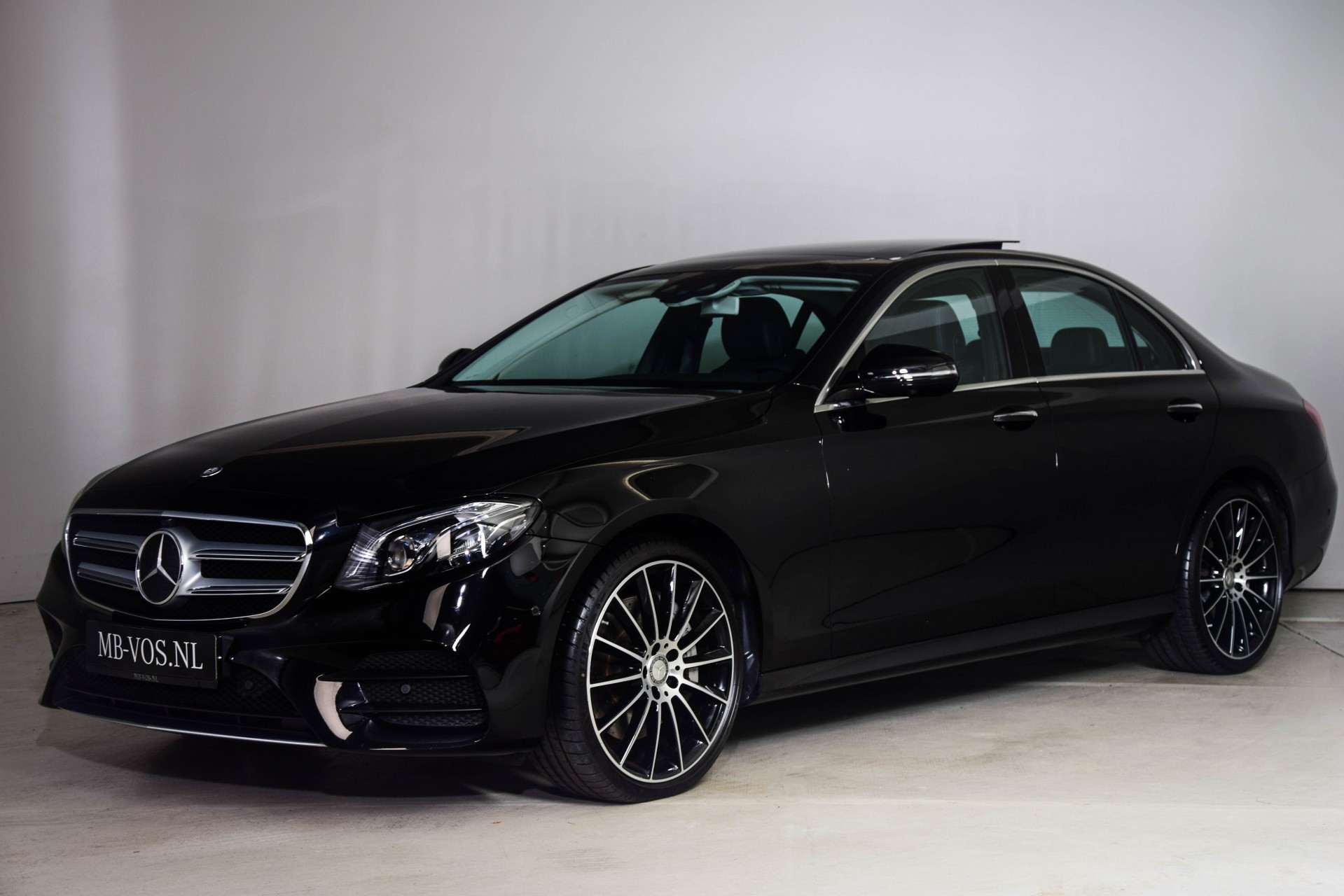 Mercedes-Benz E-Klasse 350 d AMG Panorama/Intelligent Drive/Keyless/Widescreen Aut9 Foto 1