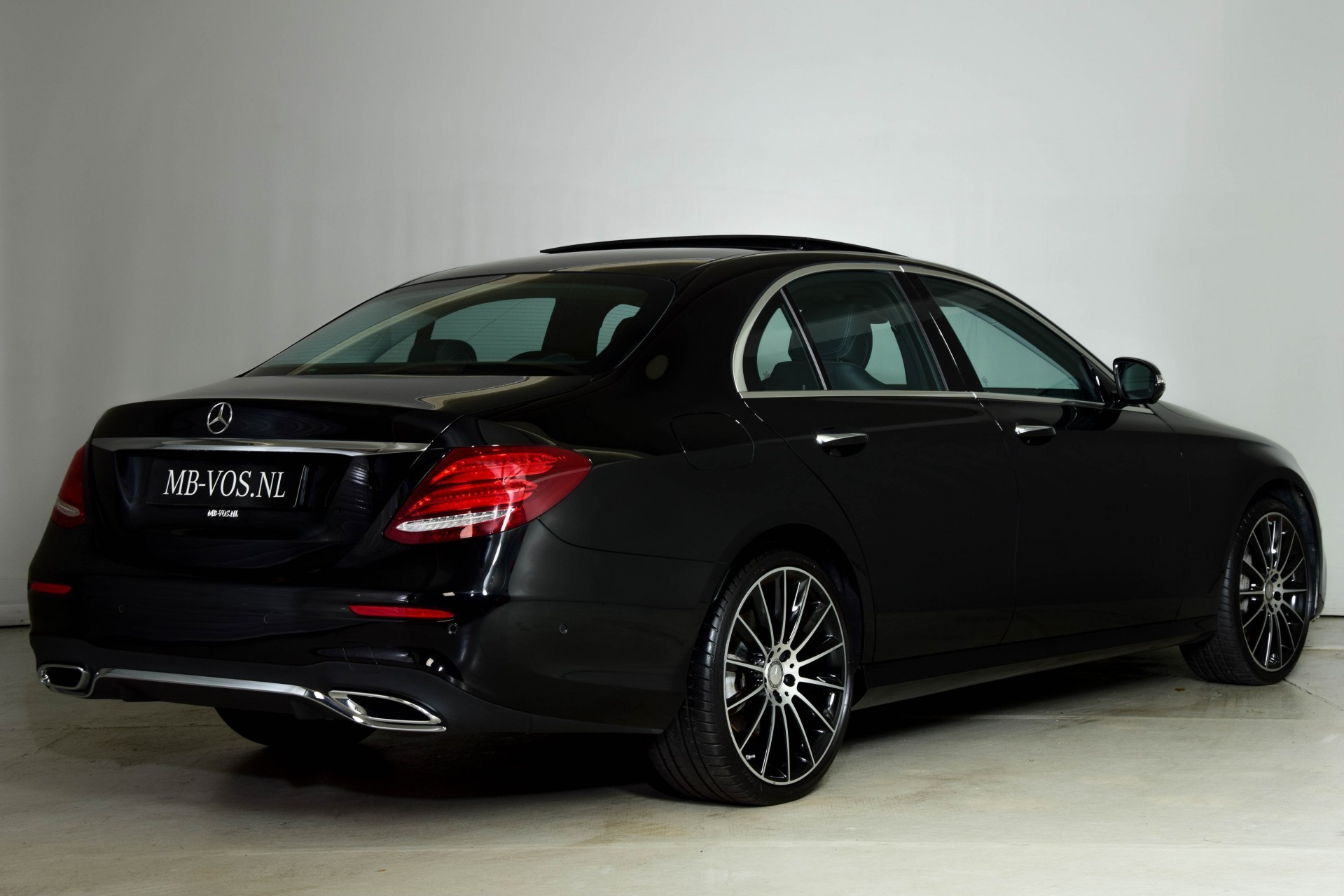 Mercedes-Benz E-Klasse 350 d AMG Panorama/Intelligent Drive/Keyless/Widescreen Aut9 Foto 2