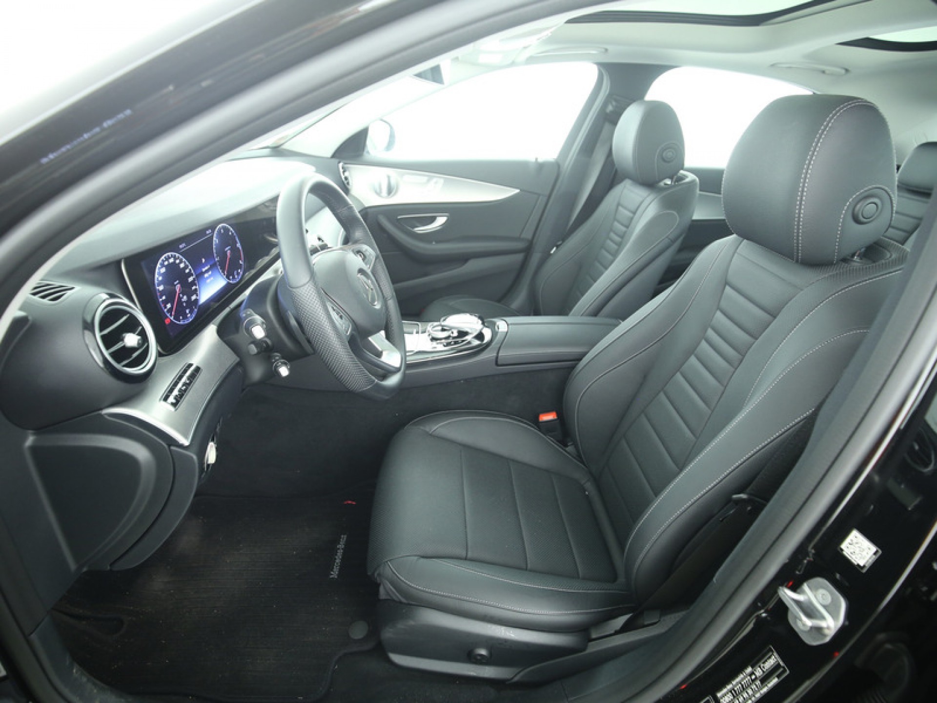 Mercedes-Benz E-Klasse 350 d AMG Panorama/Intelligent Drive/Keyless/Widescreen Aut9 Foto 3