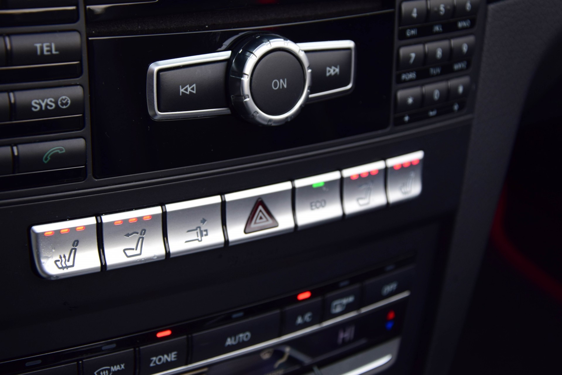 Mercedes-Benz E-Klasse 250 AMG Plus Night Keyless/Harman-Kardon/ILS Aut7 Foto 18