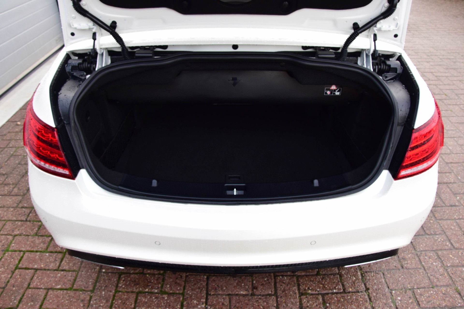 Mercedes-Benz E-Klasse 250 AMG Plus Night Keyless/Harman-Kardon/ILS Aut7 Foto 20