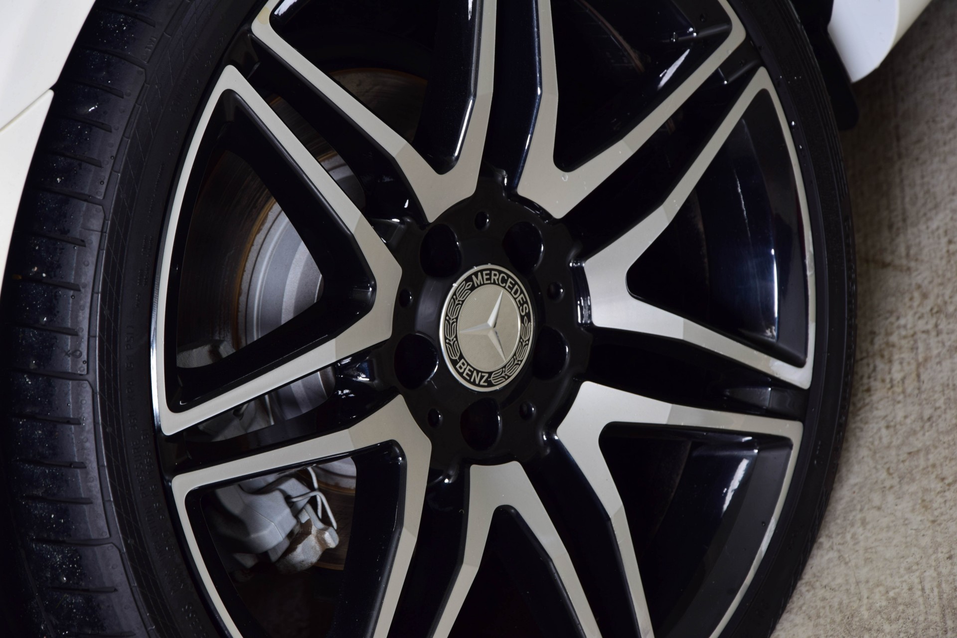 Mercedes-Benz E-Klasse 250 AMG Plus Night Keyless/Harman-Kardon/ILS Aut7 Foto 23