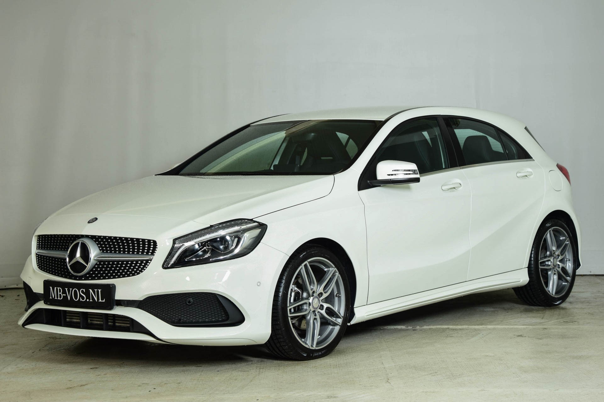 Mercedes-Benz A-Klasse 180 AMG LED/3D navi/Verw-stln Aut7 Foto 1