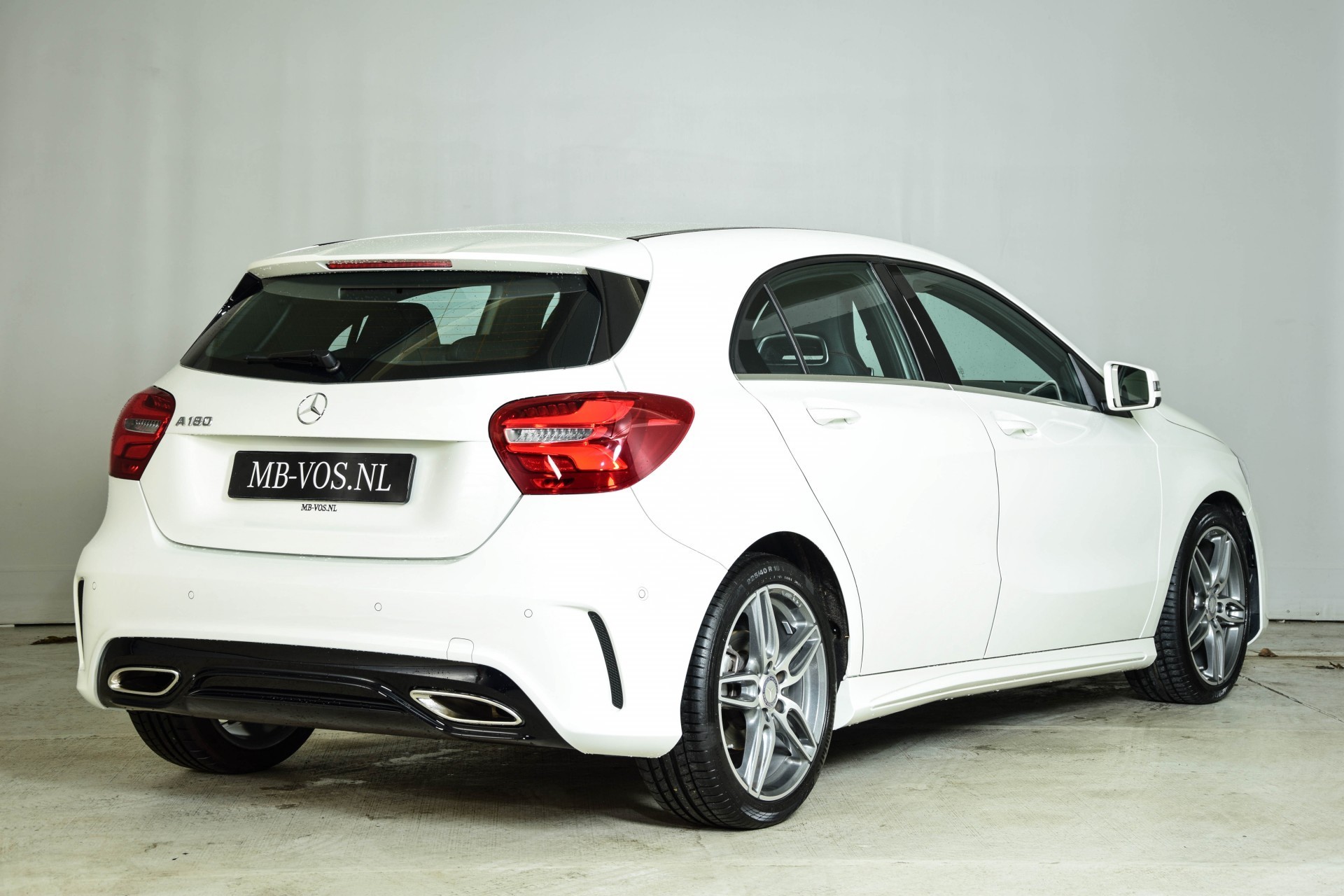 Mercedes-Benz A-Klasse 180 AMG LED/3D navi/Verw-stln Aut7 Foto 2