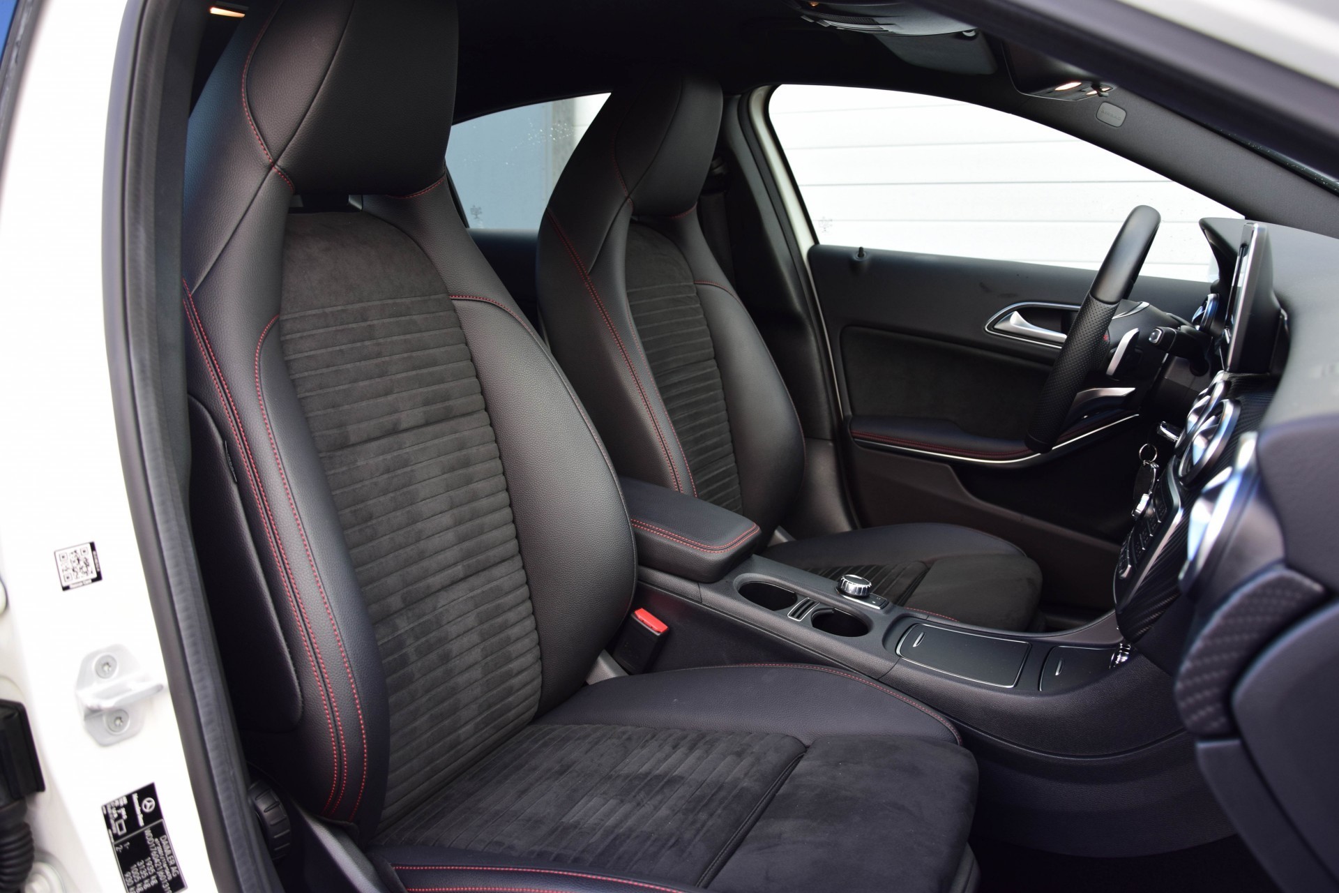 Mercedes-Benz A-Klasse 180 AMG LED/3D navi/Verw-stln Aut7 Foto 3