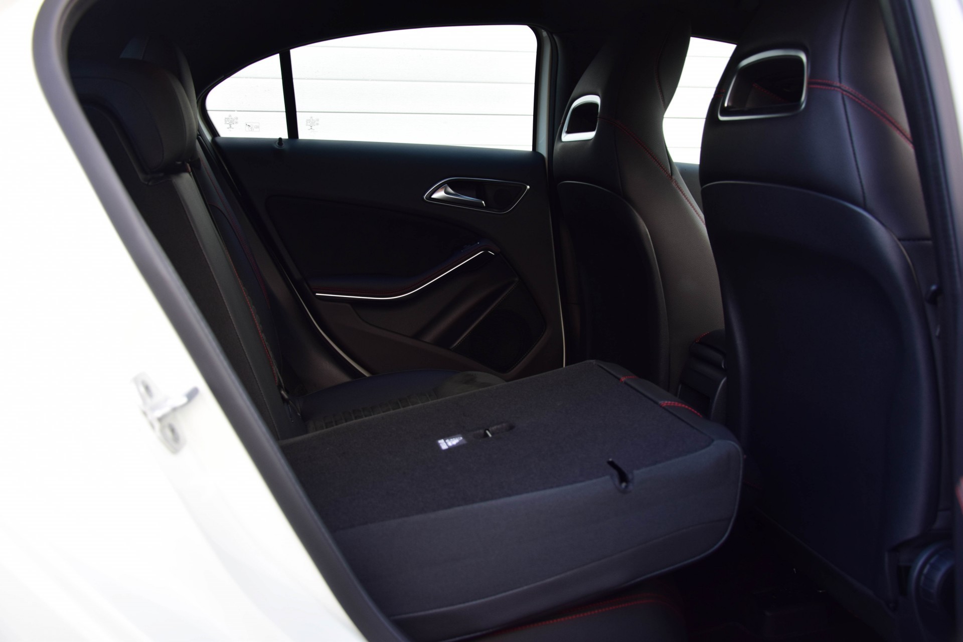 Mercedes-Benz A-Klasse 180 AMG LED/3D navi/Verw-stln Aut7 Foto 5